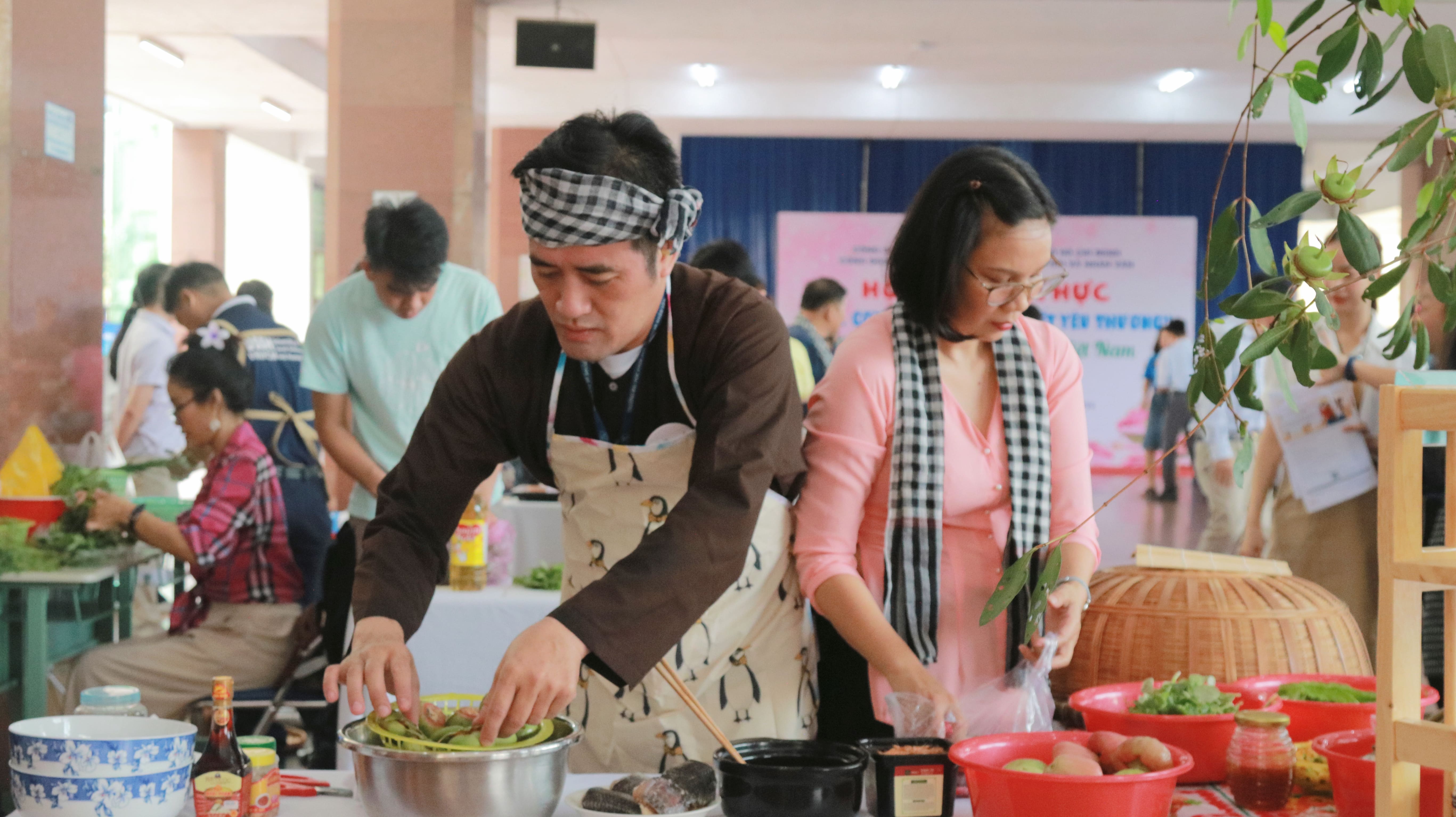 Công đoàn viên tranh tài ở Hội thi Ẩm thực