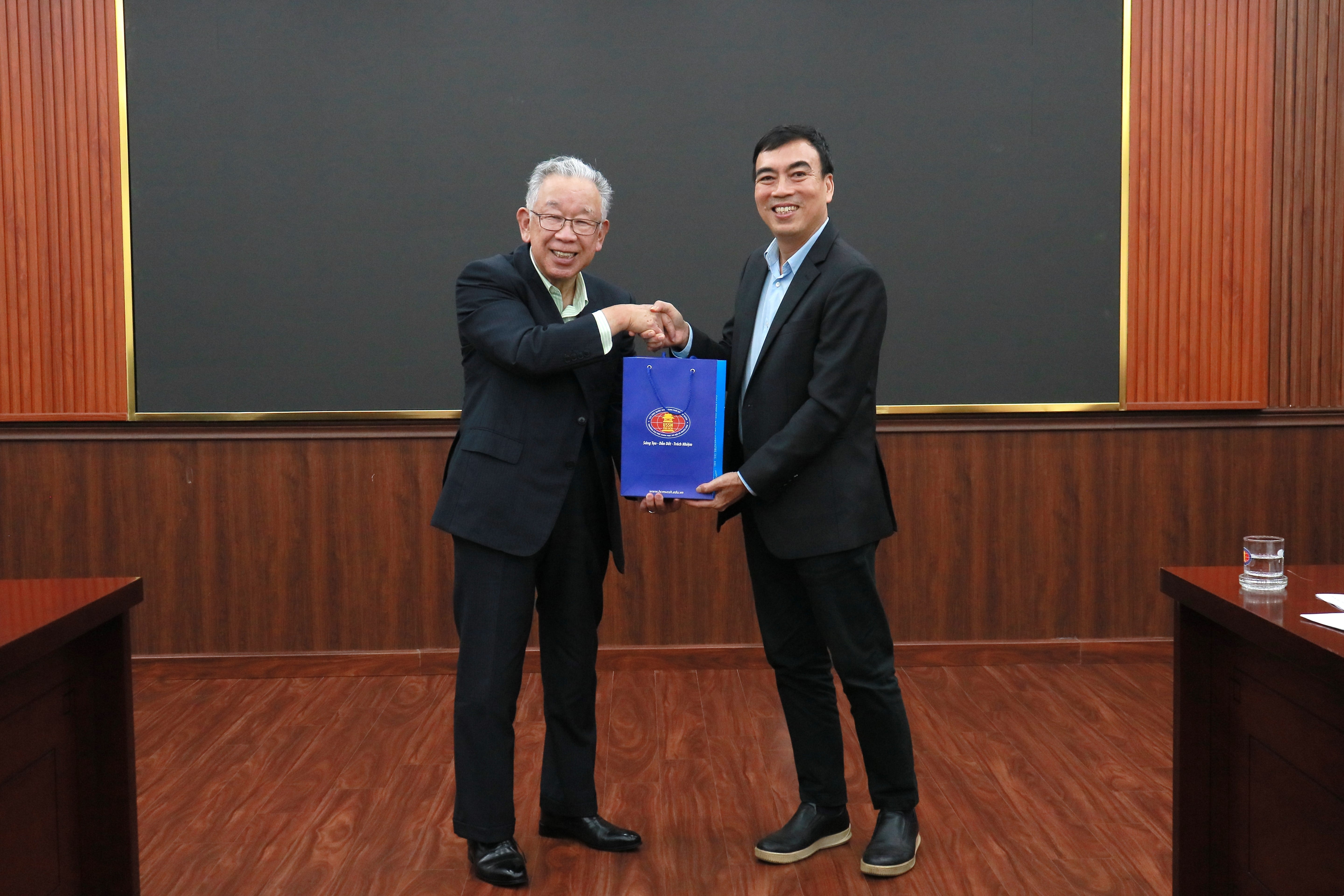 Nhà trường làm việc với Học viện EHLE và đoàn doanh nghiệp Nhật Bản