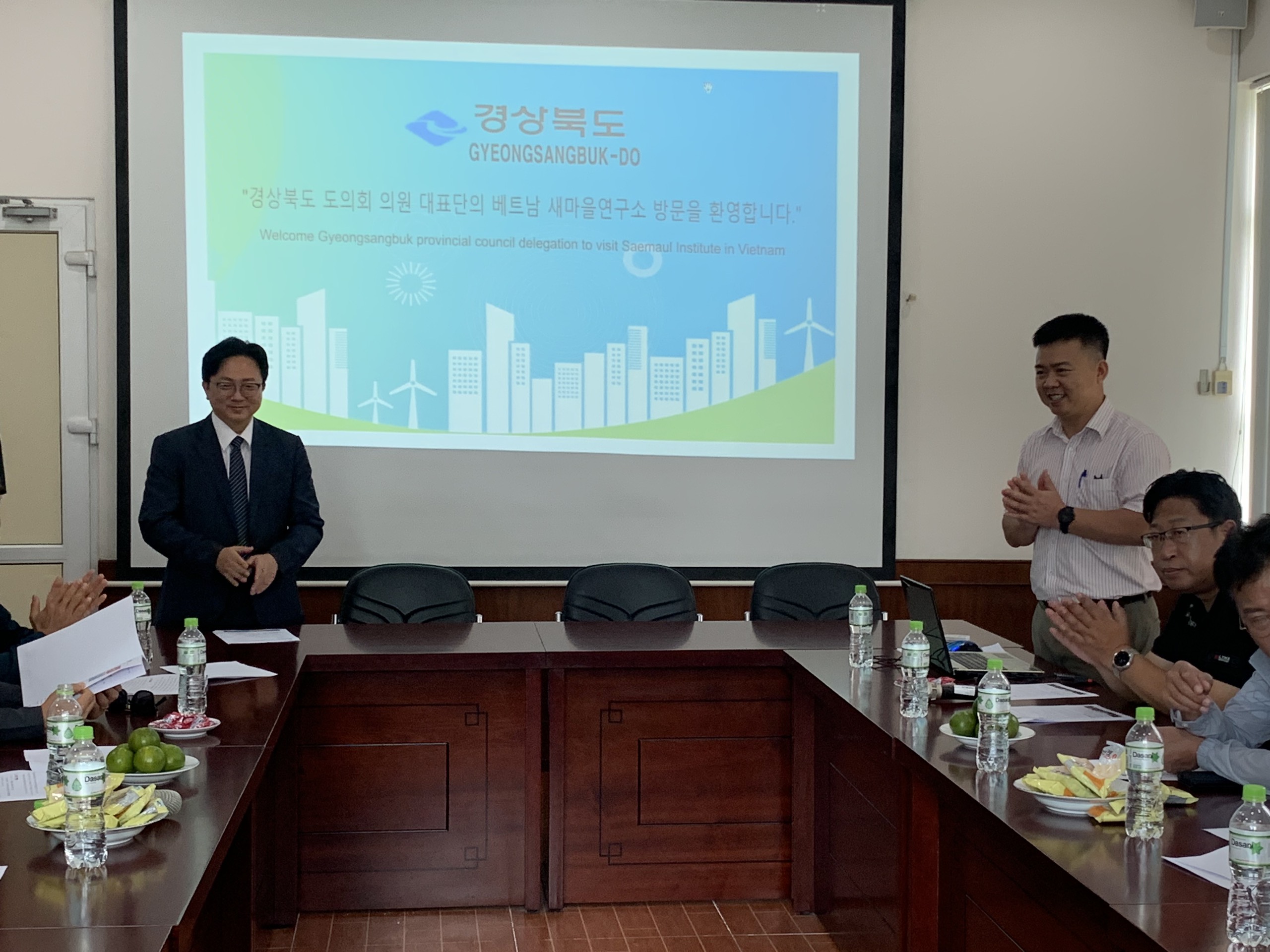 Trung tâm Phát triển Nông thôn đón tiếp lãnh đạo tỉnh Gyeongsangbuk đến tham quan và làm việc tại Trung tâm