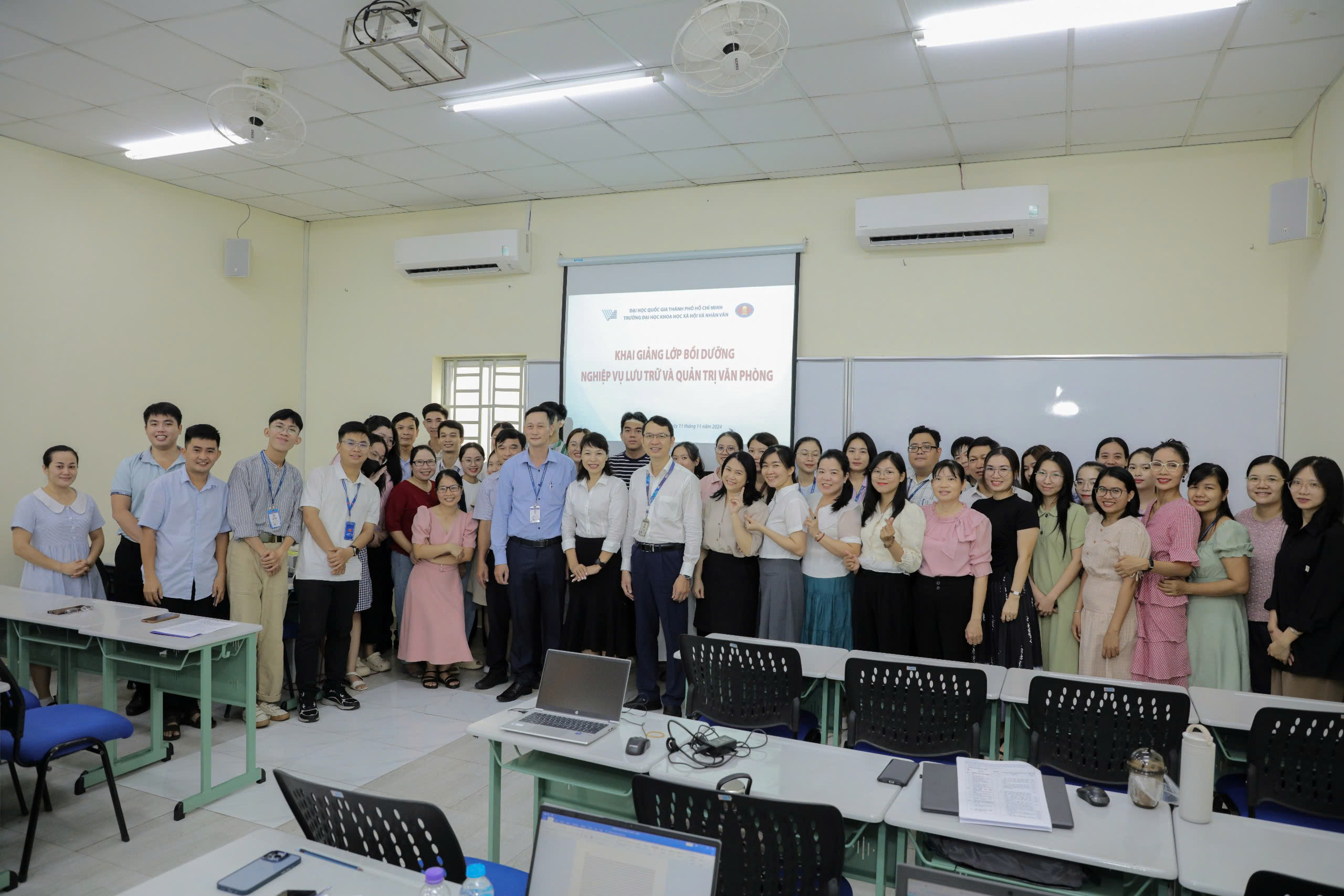 Khai giảng Lớp bồi dưỡng Nghiệp vụ lưu trữ và quản trị văn phòng
