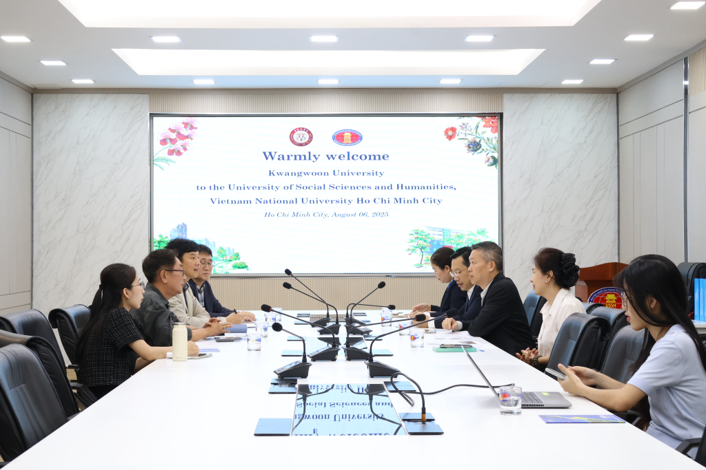 Buổi làm việc tạo điều kiện để hai bên tăng cường kết nối học thuật và mở rộng hợp tác đào tạo - Ảnh: CẨM TÚ