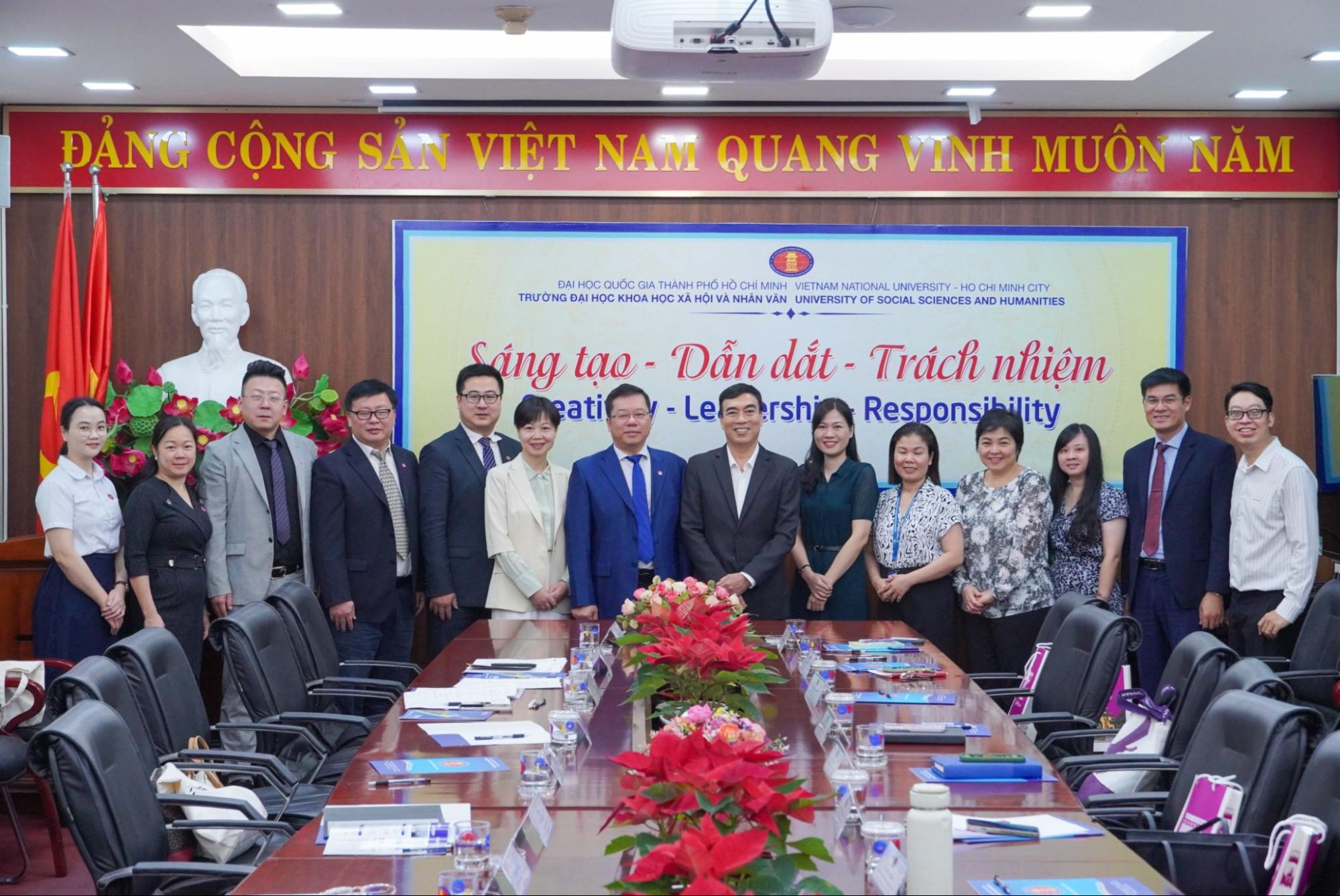 Nhà Trường làm việc với Trường Đại học Sư phạm Quảng Tây, Trung Quốc