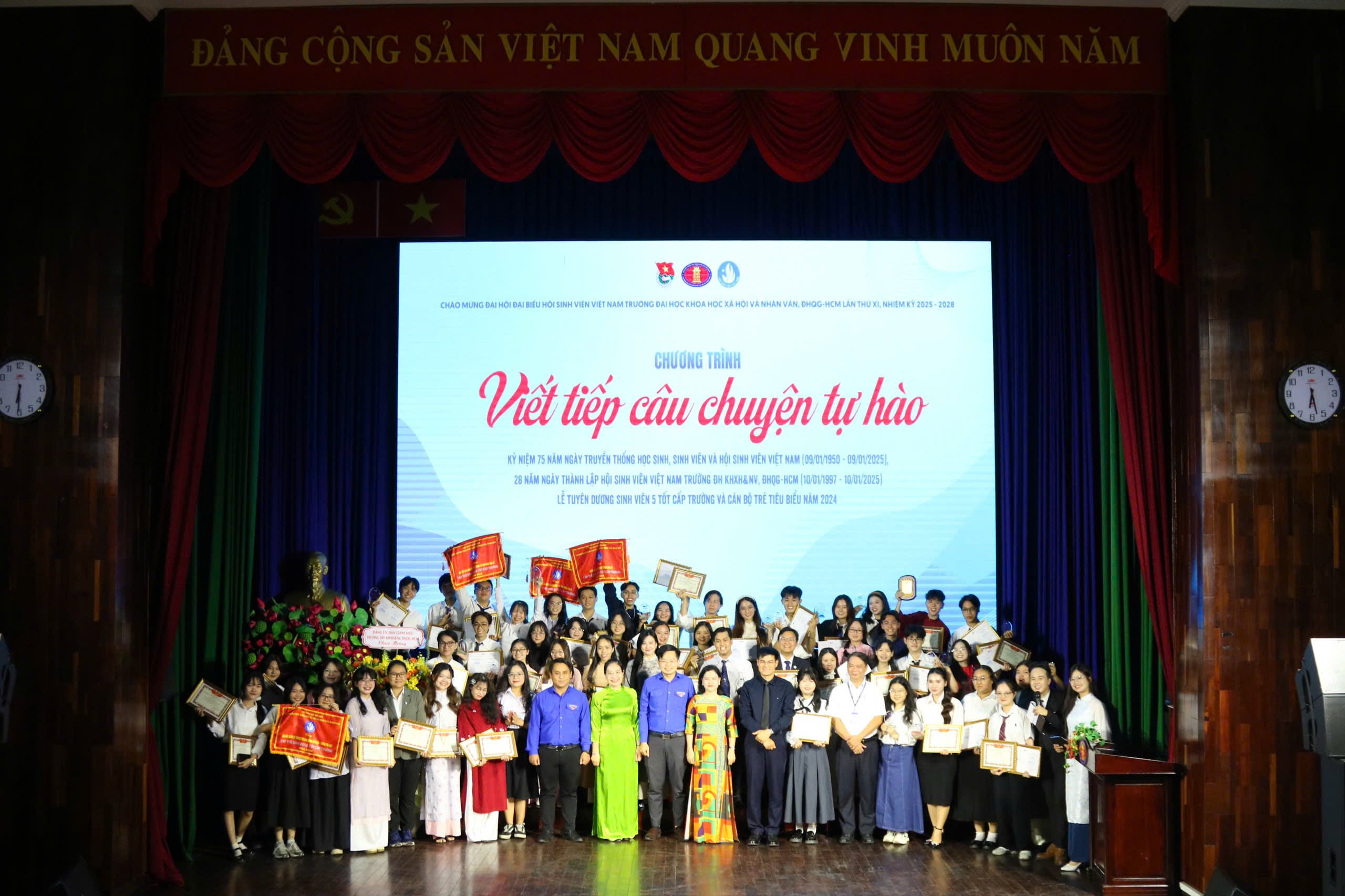 Lễ tuyên dương Sinh viên 5 tốt và Cán bộ trẻ tiêu biểu cấp Trường năm 2024