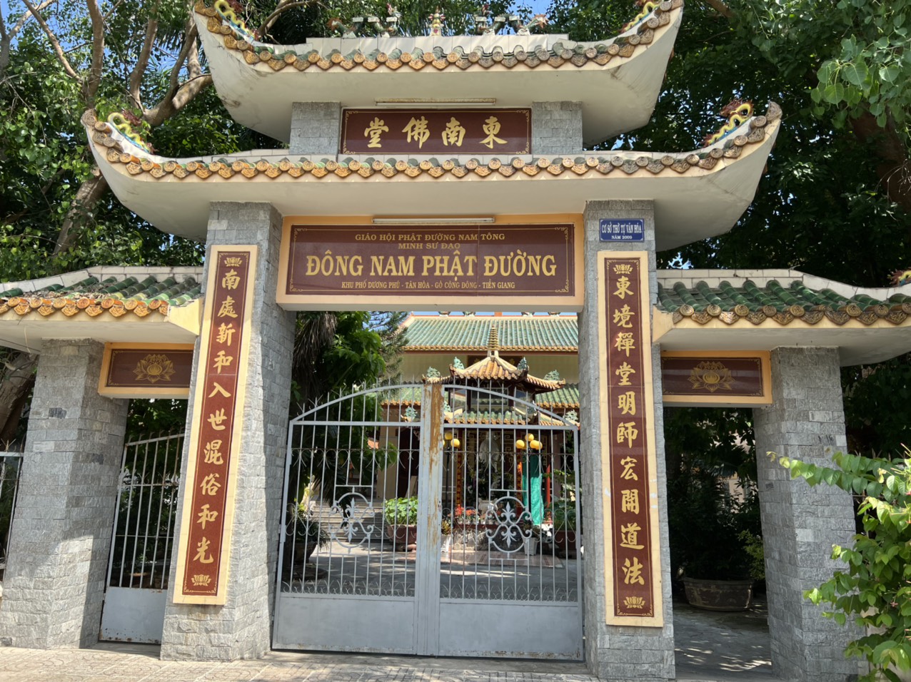Trung tâm Nghiên cứu Tôn giáo- Đạo Đức thăm Đông Nam Phật đường