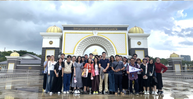 SINH VIÊN CHUYÊN NGÀNH VĂN HÓA VÀ VĂN HỌC ANH-MỸ KHÓA 2020 THỰC TẬP CHUYÊN MÔN TẠI MALAYSIA