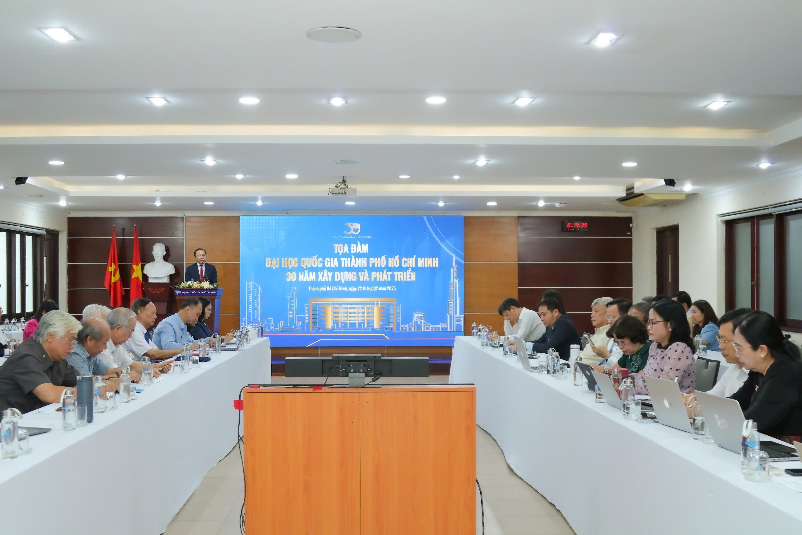 Lãnh đạo Nhà trường tham dự Tọa đàm "ĐHQG-HCM 30 năm xây dựng và phát triển"