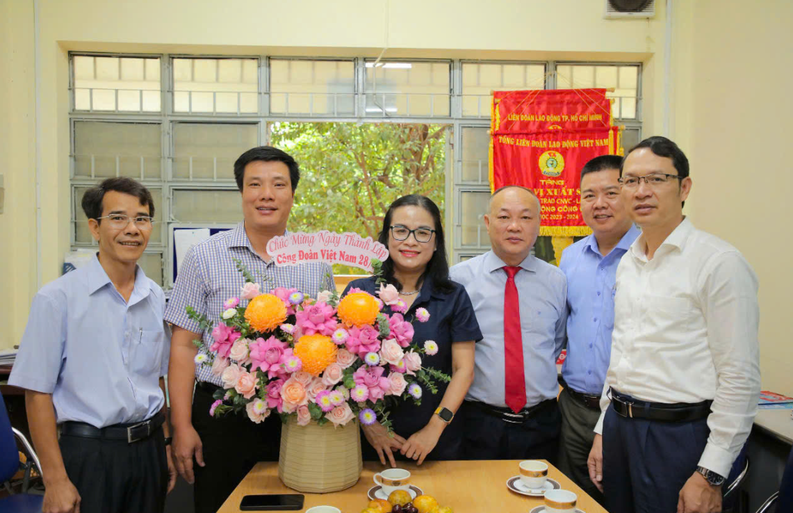 Nhà trường chúc mừng Công đoàn Trường nhân kỷ niệm 96 năm Ngày thành lập Công đoàn Việt Nam (28/7/1929 – 28/7/2025)