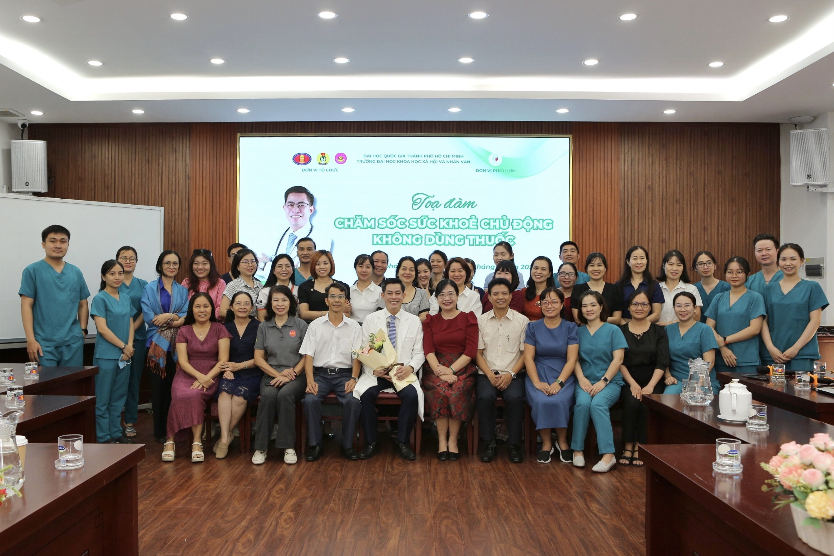 Tọa đàm "Chăm sóc sức khỏe chủ động không dùng thuốc"