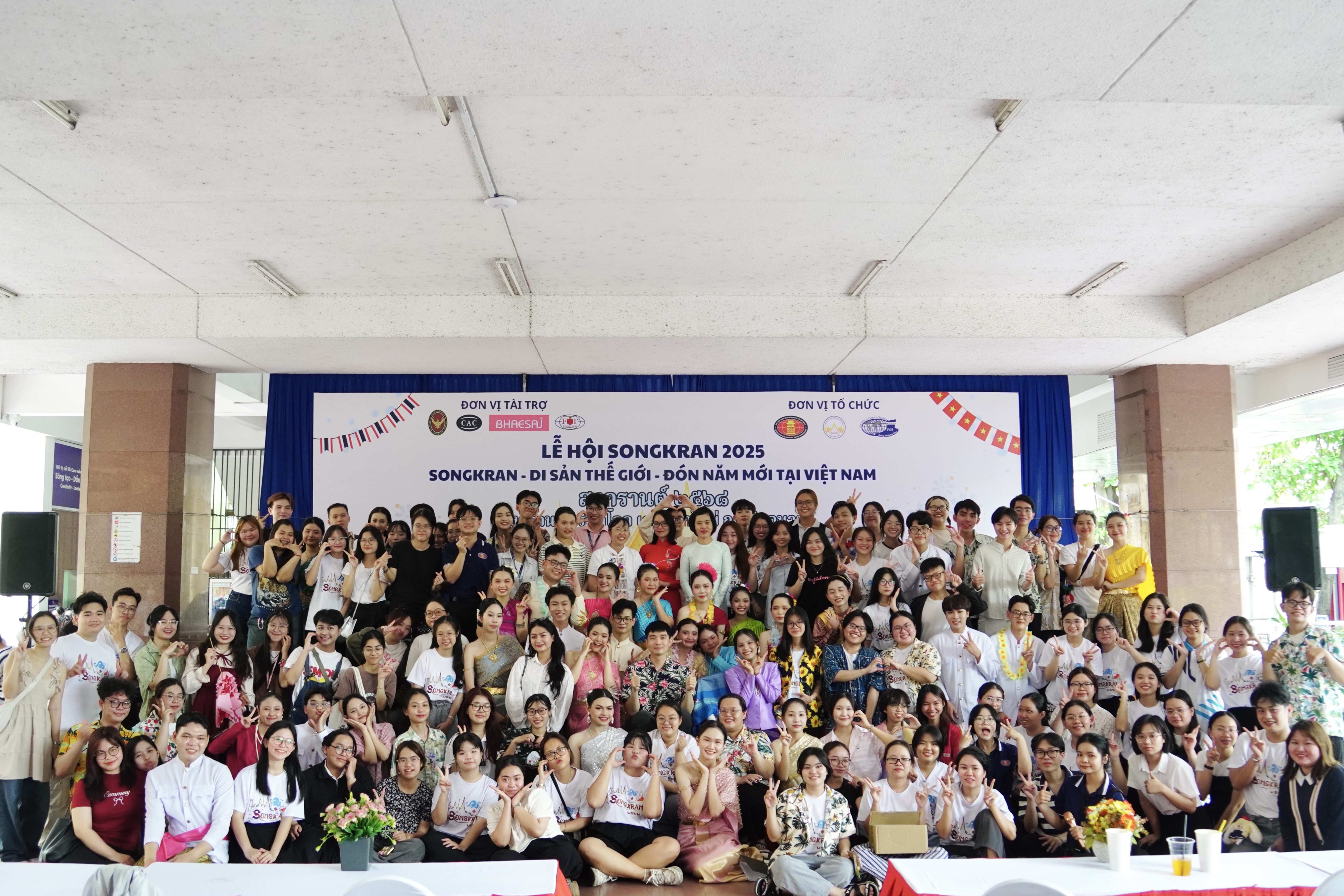 Sinh viên Nhân văn rộn ràng đón Tết cổ truyền Thái Lan - Songkran 2025