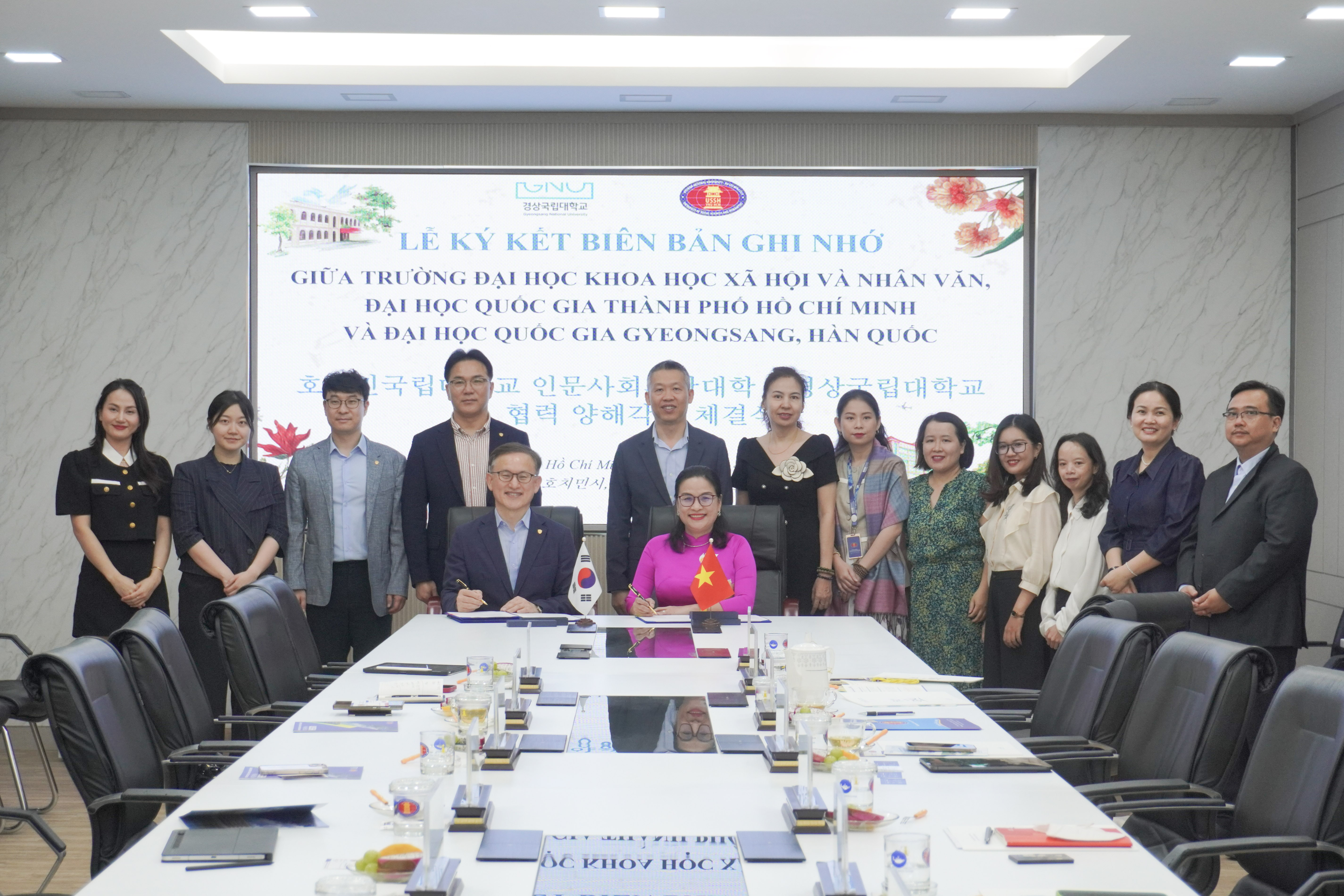 Trường Đại học KHXH&NV, ĐHQG-HCM ký kết MoU, MoA với Đại học Quốc gia Gyeongsang, Hàn Quốc