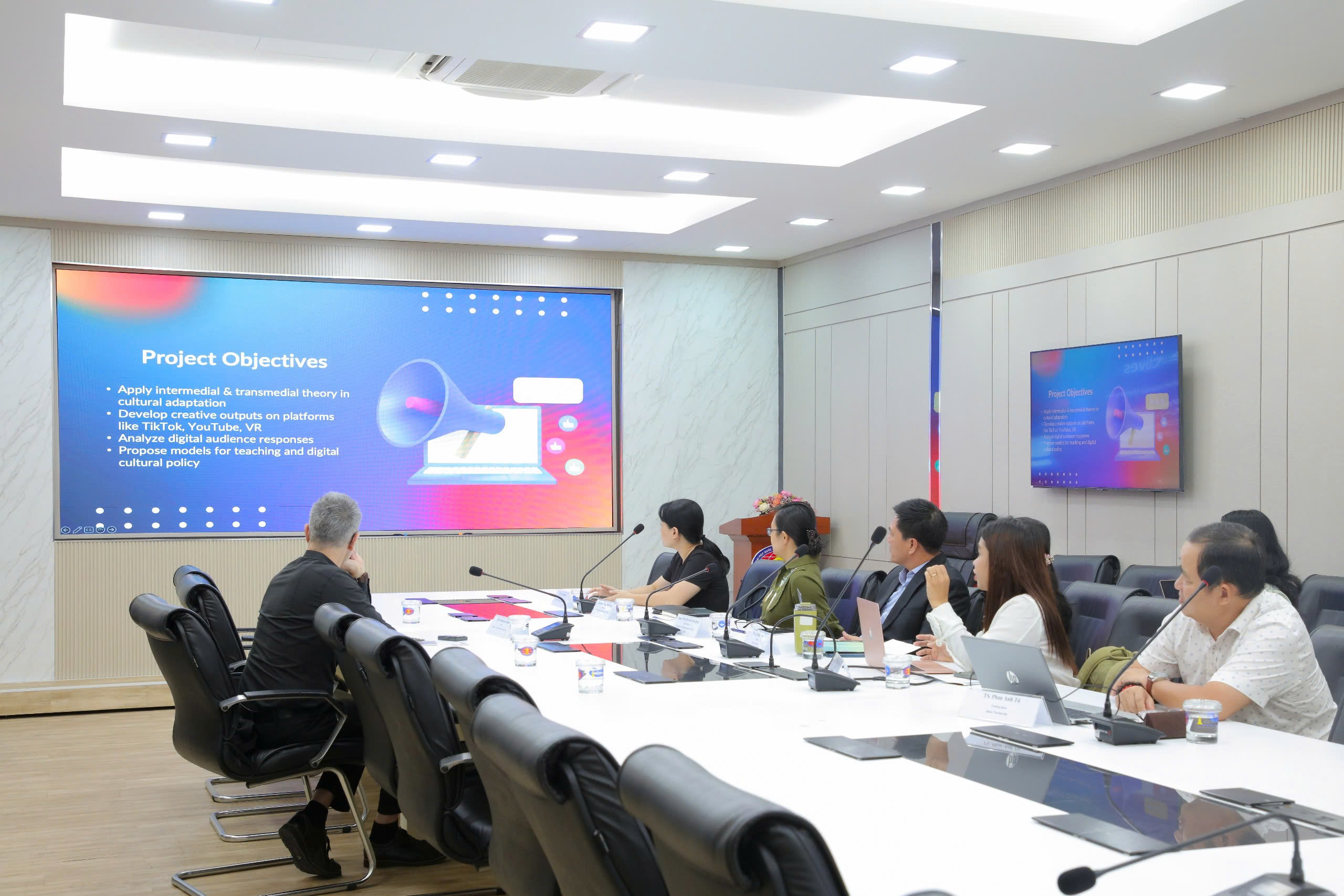 Trường ĐH KHXH&NV và Trường Đại học VinUni thảo luận hợp tác triển khai đề án cải biên văn học, văn hóa, lịch sử trên nền tảng số