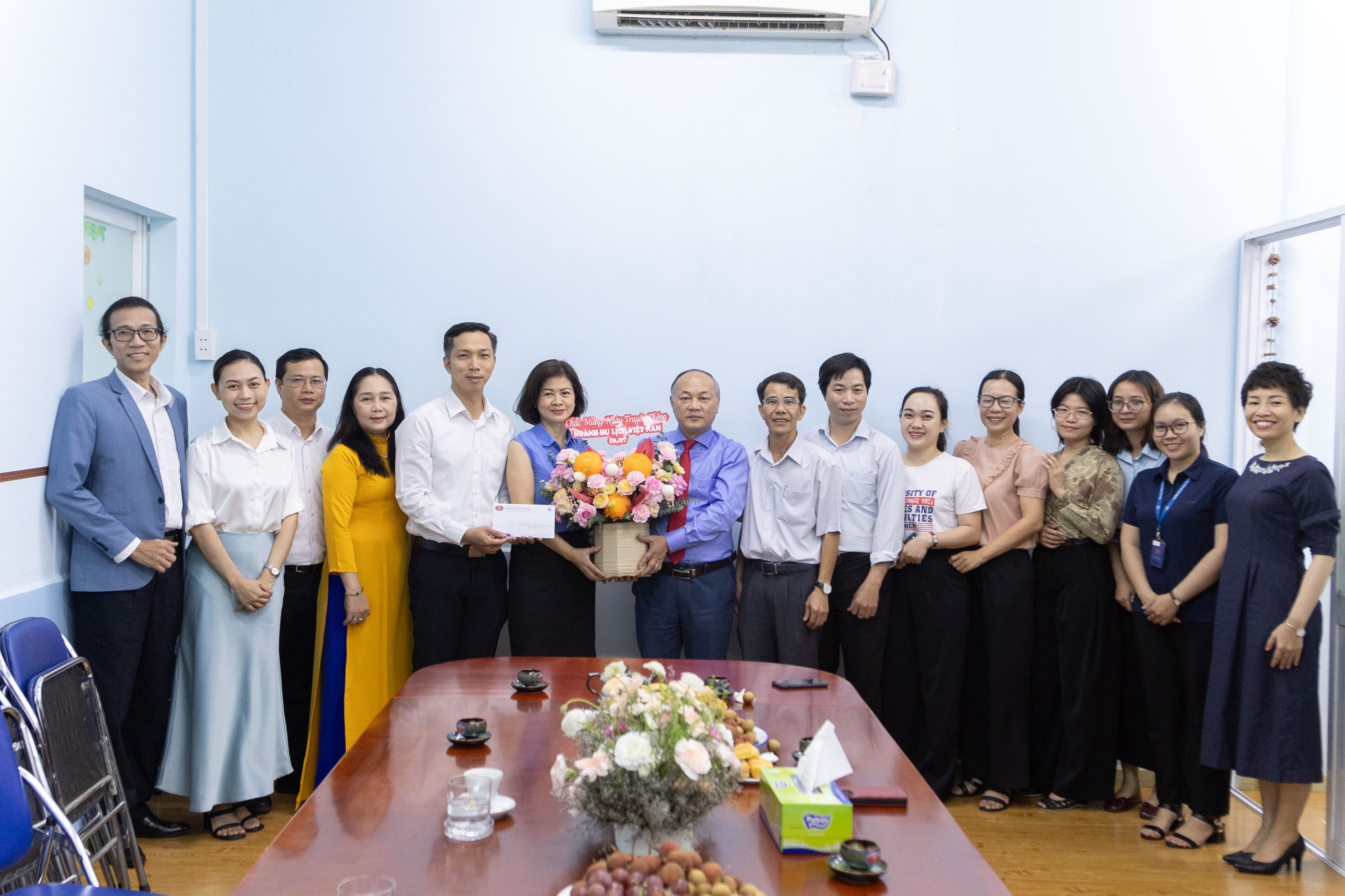 Chúc mùng Khoa Du lịch nhân dịp kỷ niệm 65 năm Ngày truyền thống ngành Du lịch Việt Nam