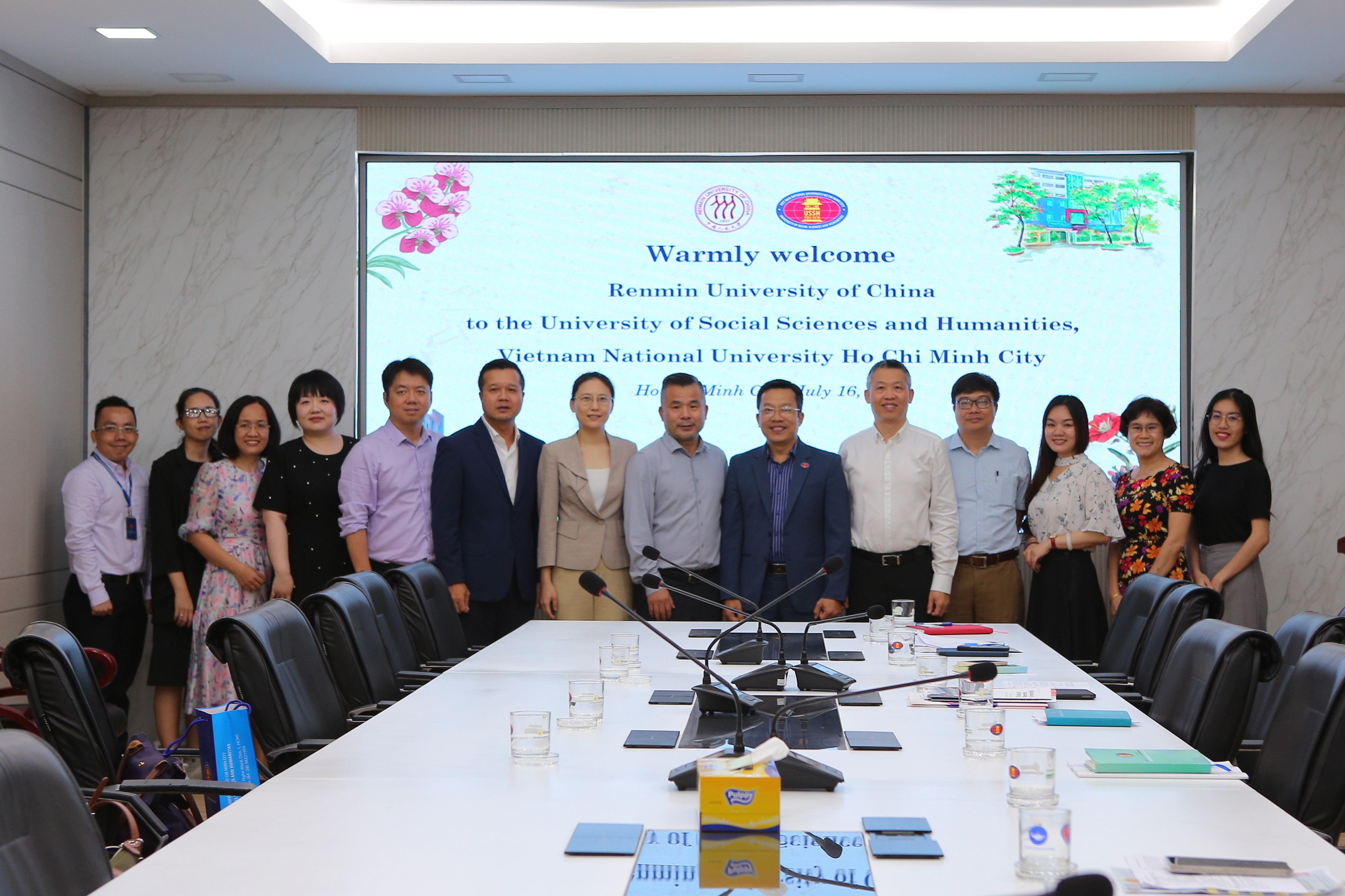 Nhà trường làm việc với Đại học Nhân dân Trung Quốc