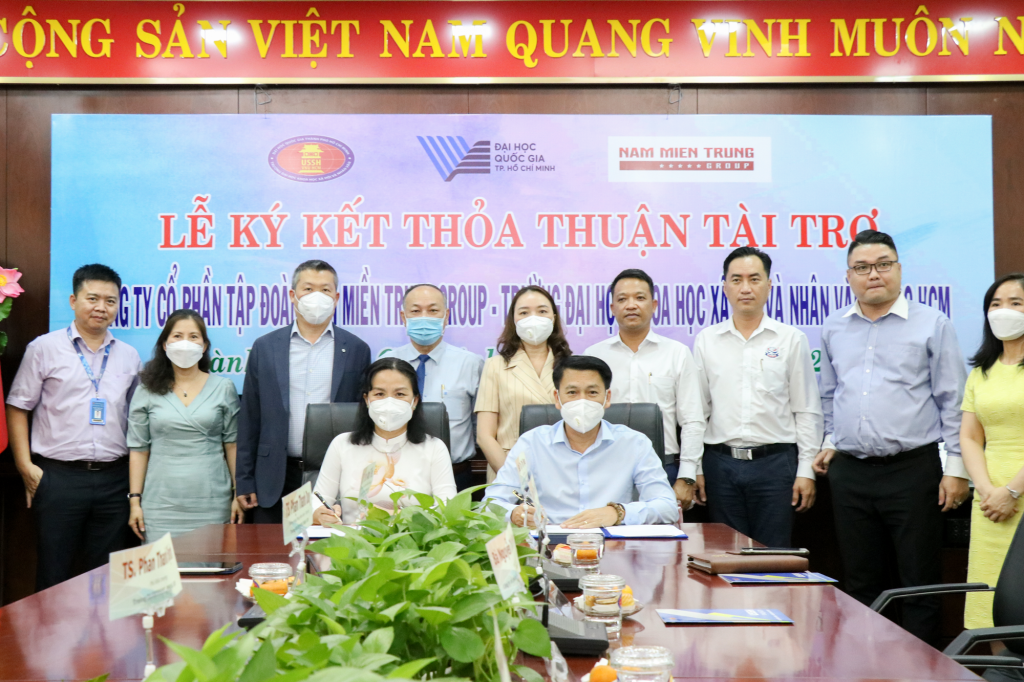 Thoả thuận hợp tác với CTCP Tập đoàn Nam Miền Trung Group: 10 suất học bổng toàn phần cho sinh viên Nhân văn