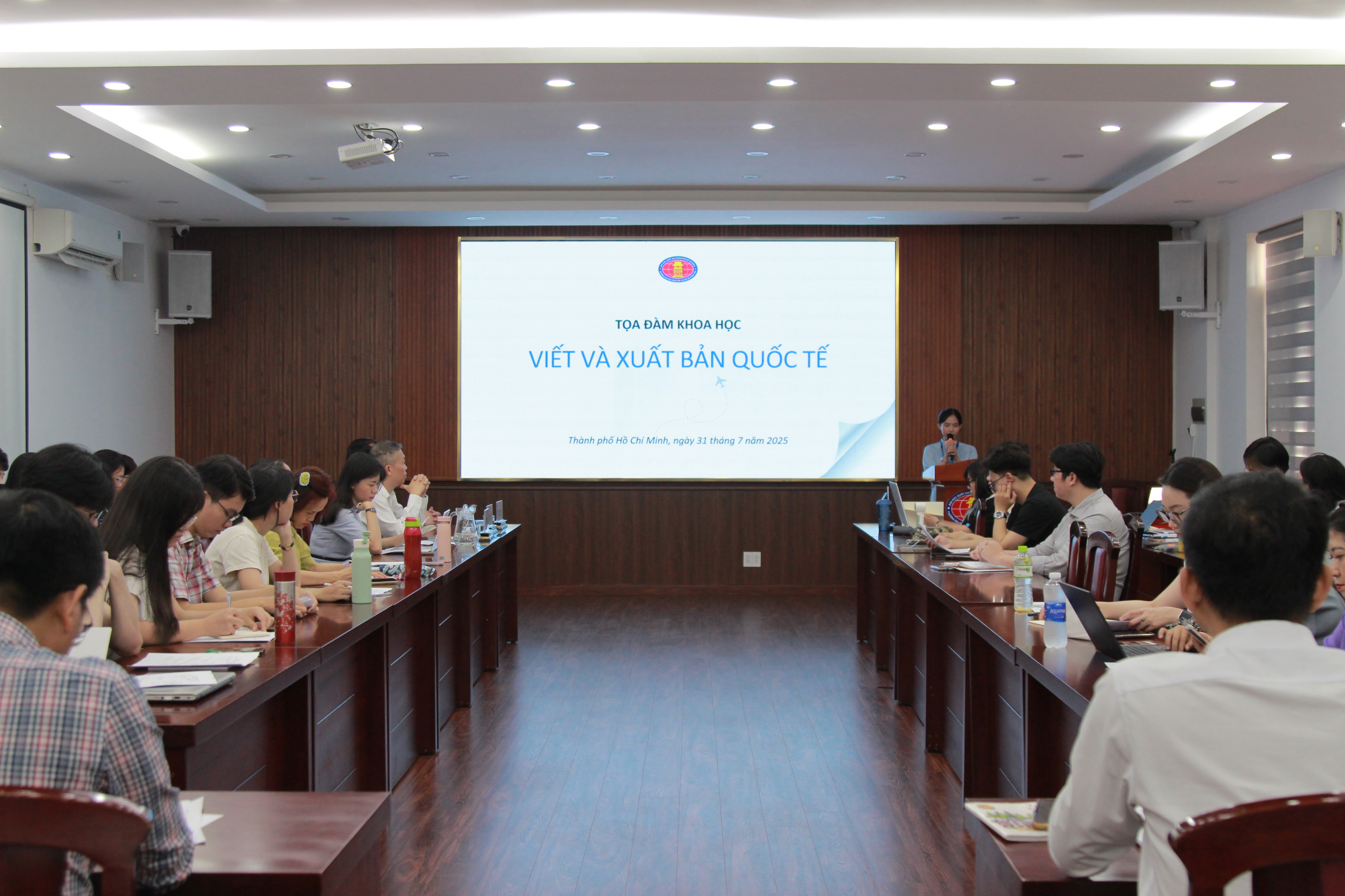 Tăng cường năng lực công bố quốc tế qua tọa đàm khoa học tại Trường Đại học Khoa học Xã hội và Nhân văn