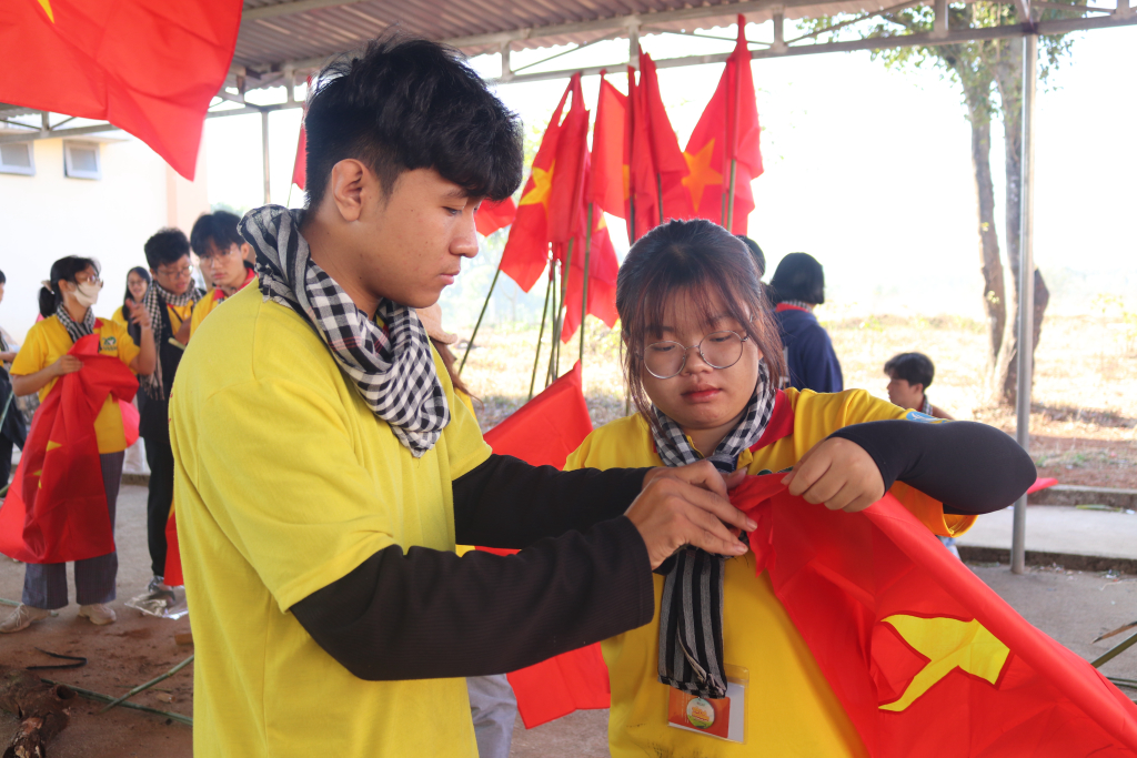 Bạn Danh Minh Hòa trong chiến dịch Xuân Tình Nguyện xã Đắk R'tih, huyện Tuy Đức, tỉnh Đắk Nông - Ảnh: NVCC