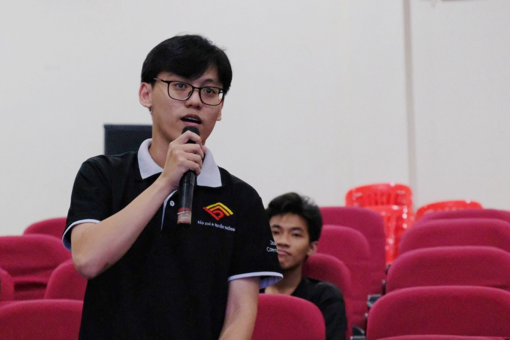 Bạn Thái Cao Sơn chia sẻ về sự bất tiện khi lịch học bị đổi đột ngột - Ảnh: Huyền Linh