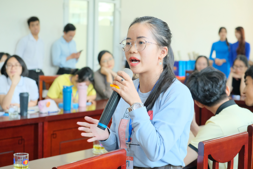 Buổi giao lưu nhận được nhiều sự quan tâm của sinh viên - Ảnh: Huyền Linh