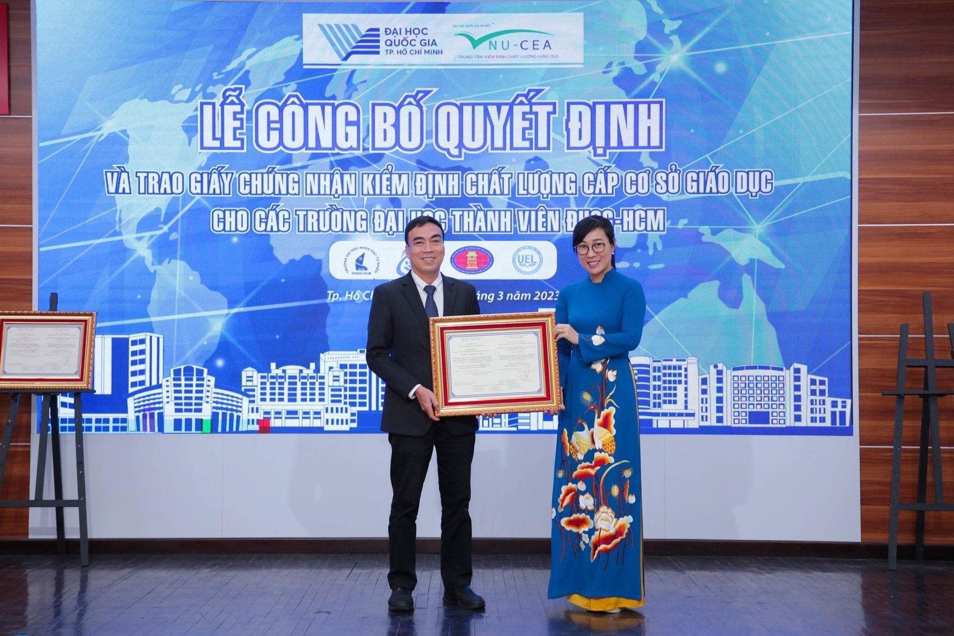 Trường ĐH KHXH&NV nhận Giấy Chứng nhận kiểm định chất lượng cấp cơ sở giáo dục (chu kỳ 2)