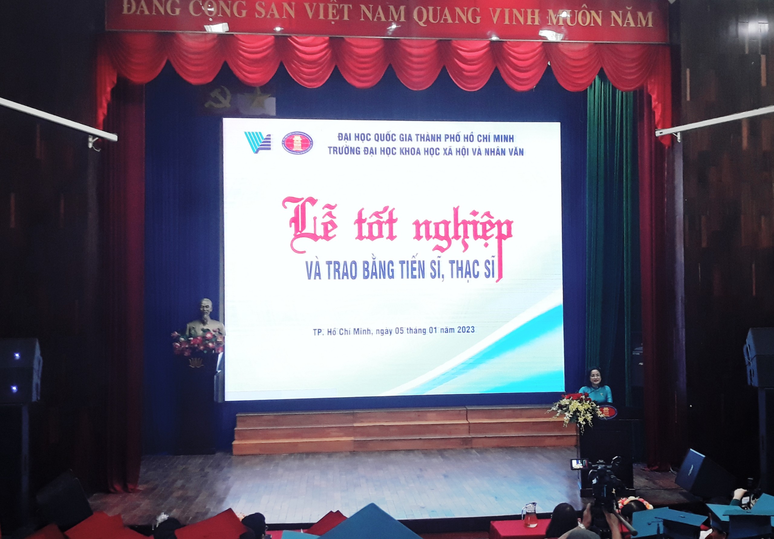 Lễ tốt nghiệp và trao bằng Tiến sĩ, Thạc sĩ