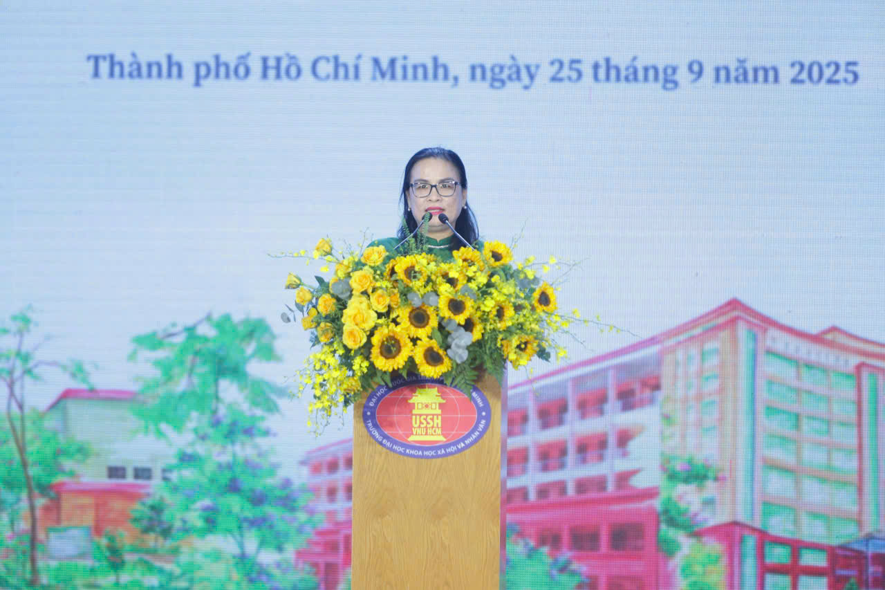 Hiệu trưởng Ngô Thị Phương Lan gửi lời chúc mừng đến Tân sinh viên khoá 2025