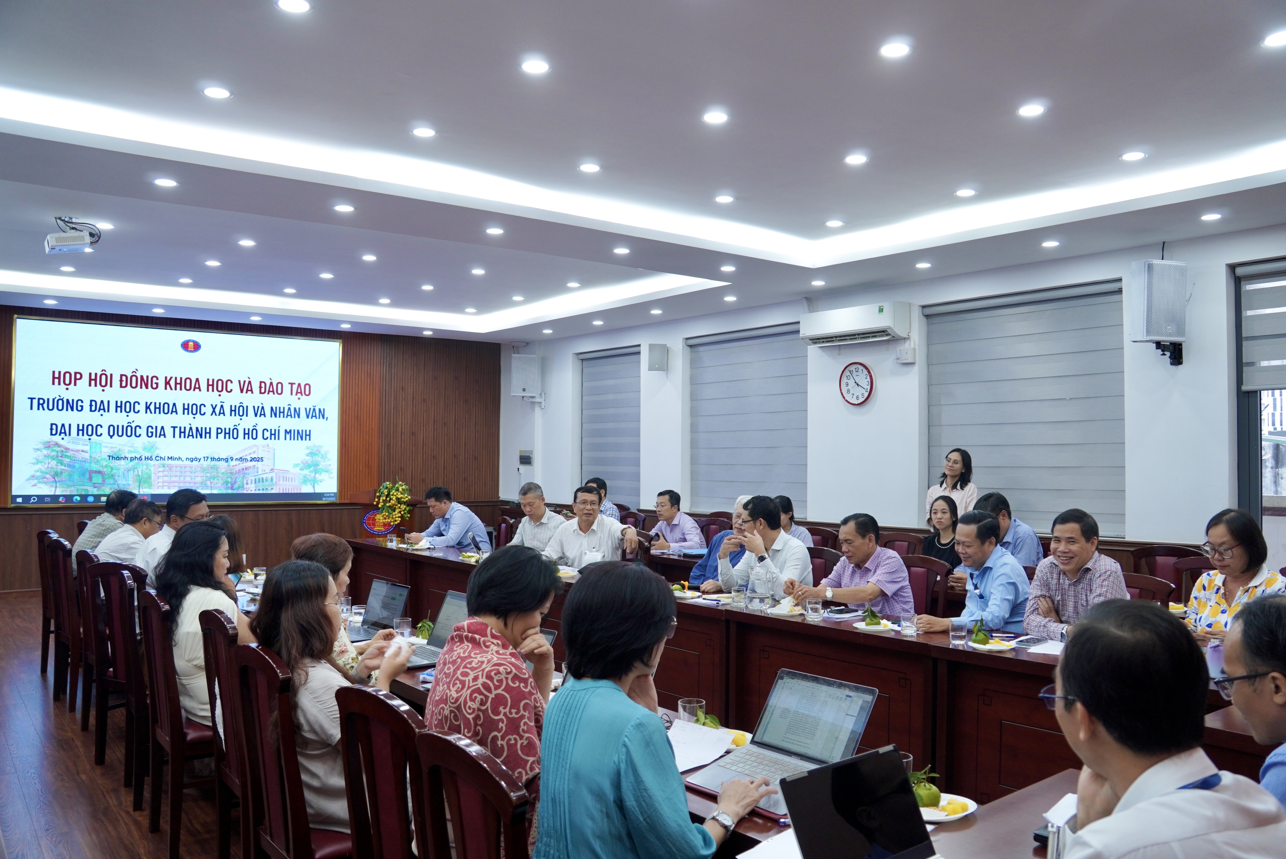 Họp Hội đồng Khoa học và Đào tạo: Tái cấu trúc ngành học, mở rộng cơ hội đào tạo