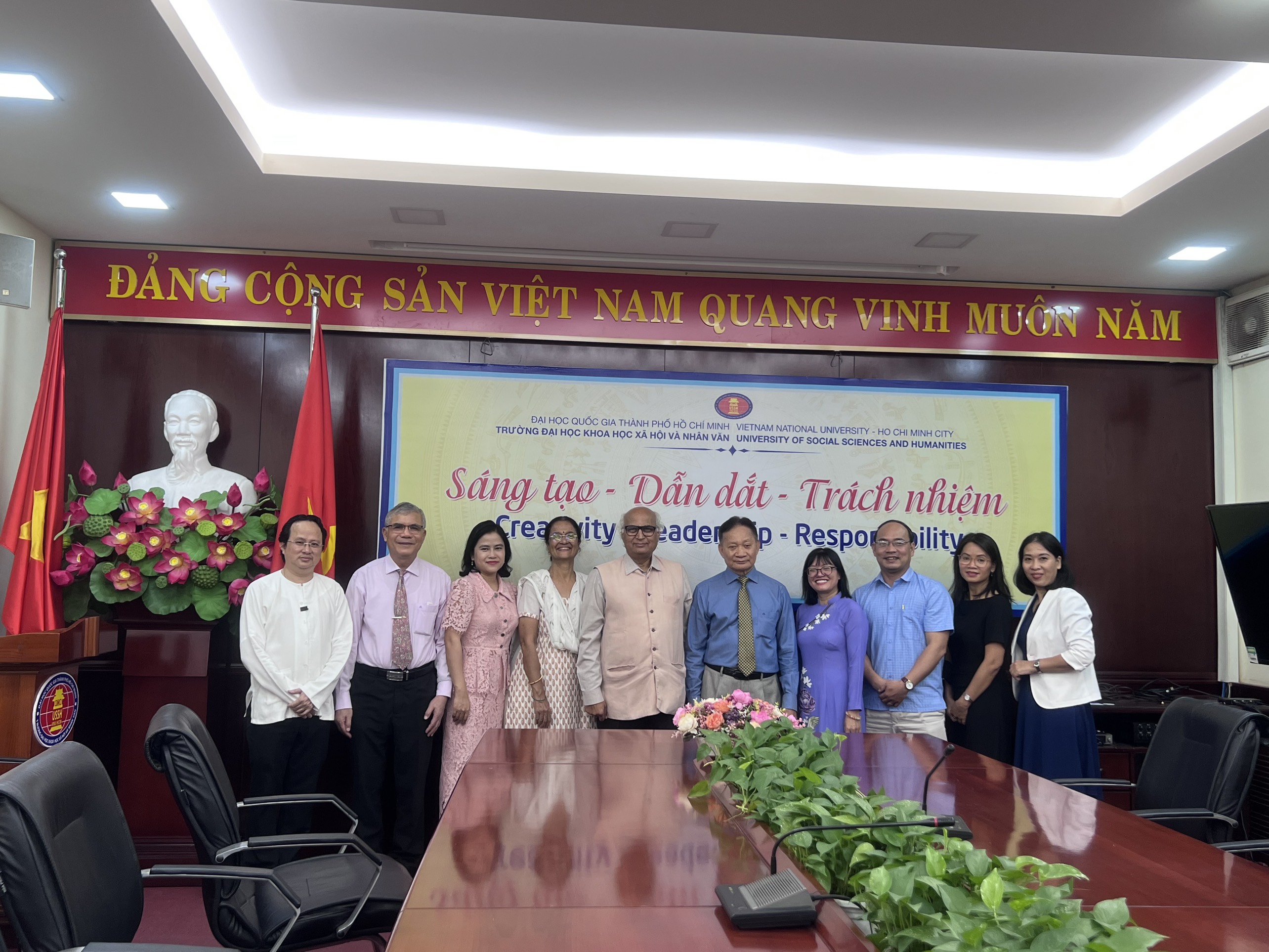 Khoa Đông phương học tiếp đón nguyên Chánh văn phòng Thủ tướng chính phủ Ấn Độ