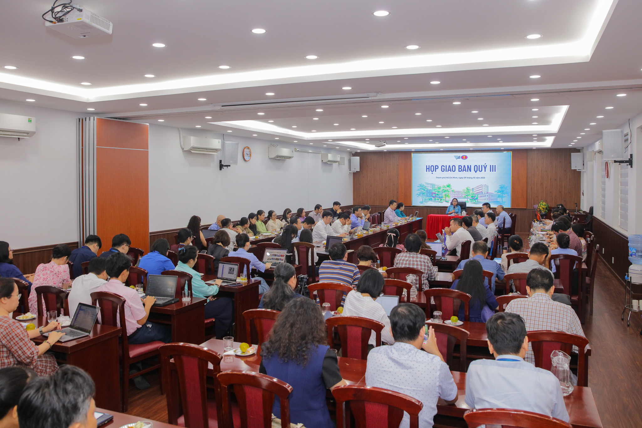 Trường ĐH KHXH&NV, ĐHQG-HCM tổ chức họp giao ban quý III năm 2025