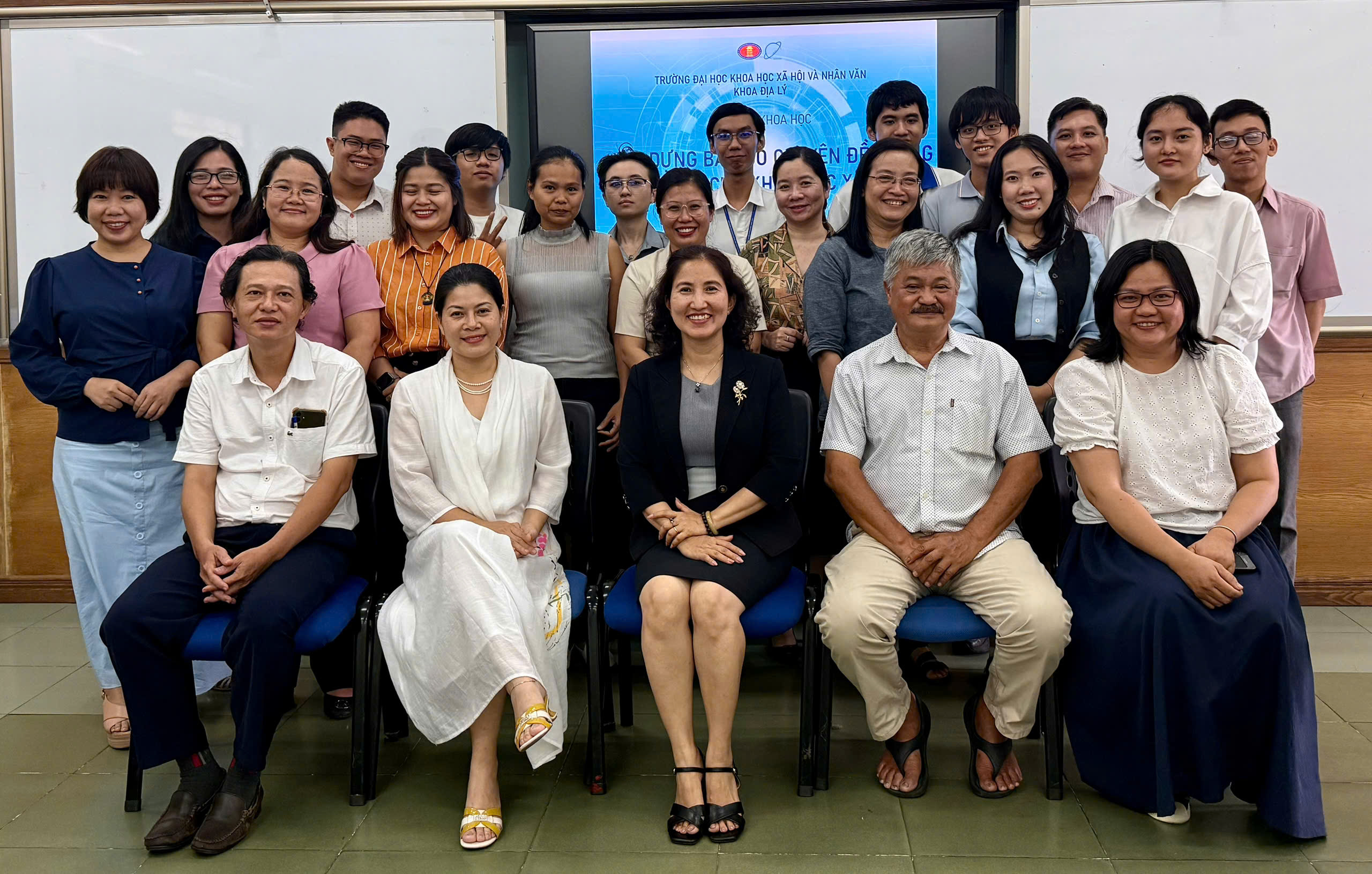 TỌA ĐÀM KHOA HỌC: XÂY DỰNG BẢN ĐỒ CHUYÊN ĐỀ TRONG NGHIÊN CỨU KHOA HỌC XÃ HỘI BẰNG CÔNG NGHỆ GIS