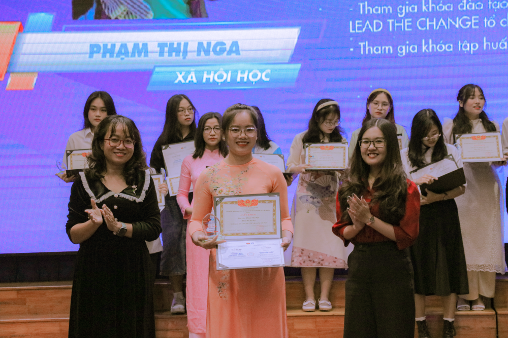 Ngôi sao 5 tốt cấp Trường năm học 2021-2022 của khoa Xã hội học