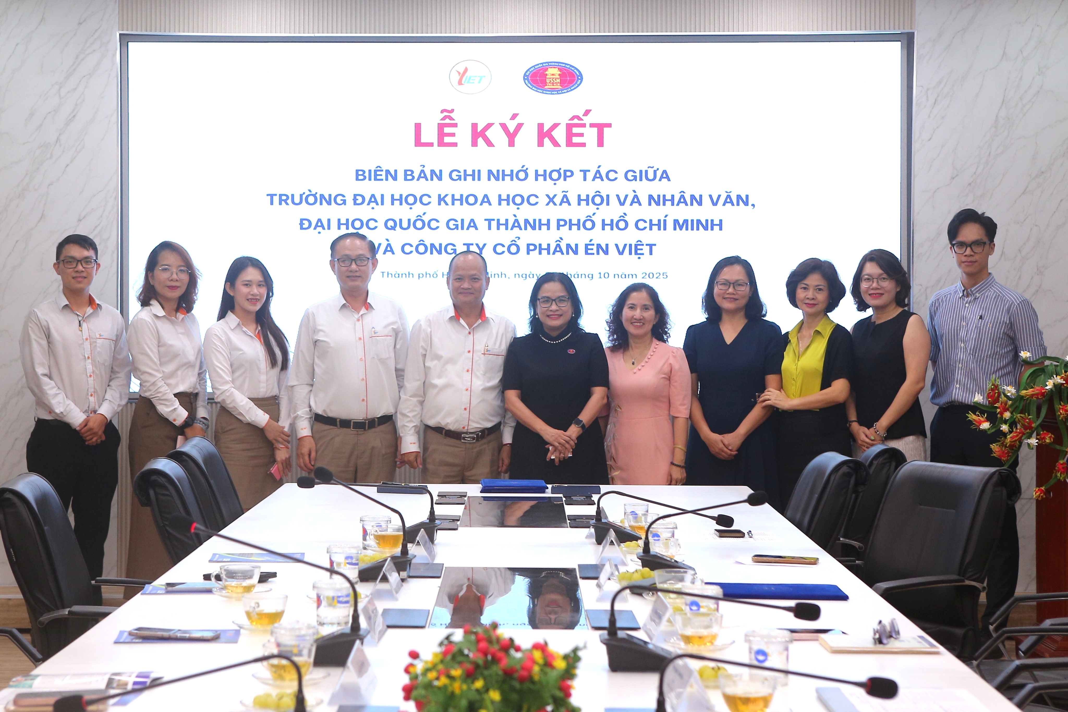 Nhà trường ký kết Bản ghi nhớ hợp tác với Công ty Cổ phần Én Việt