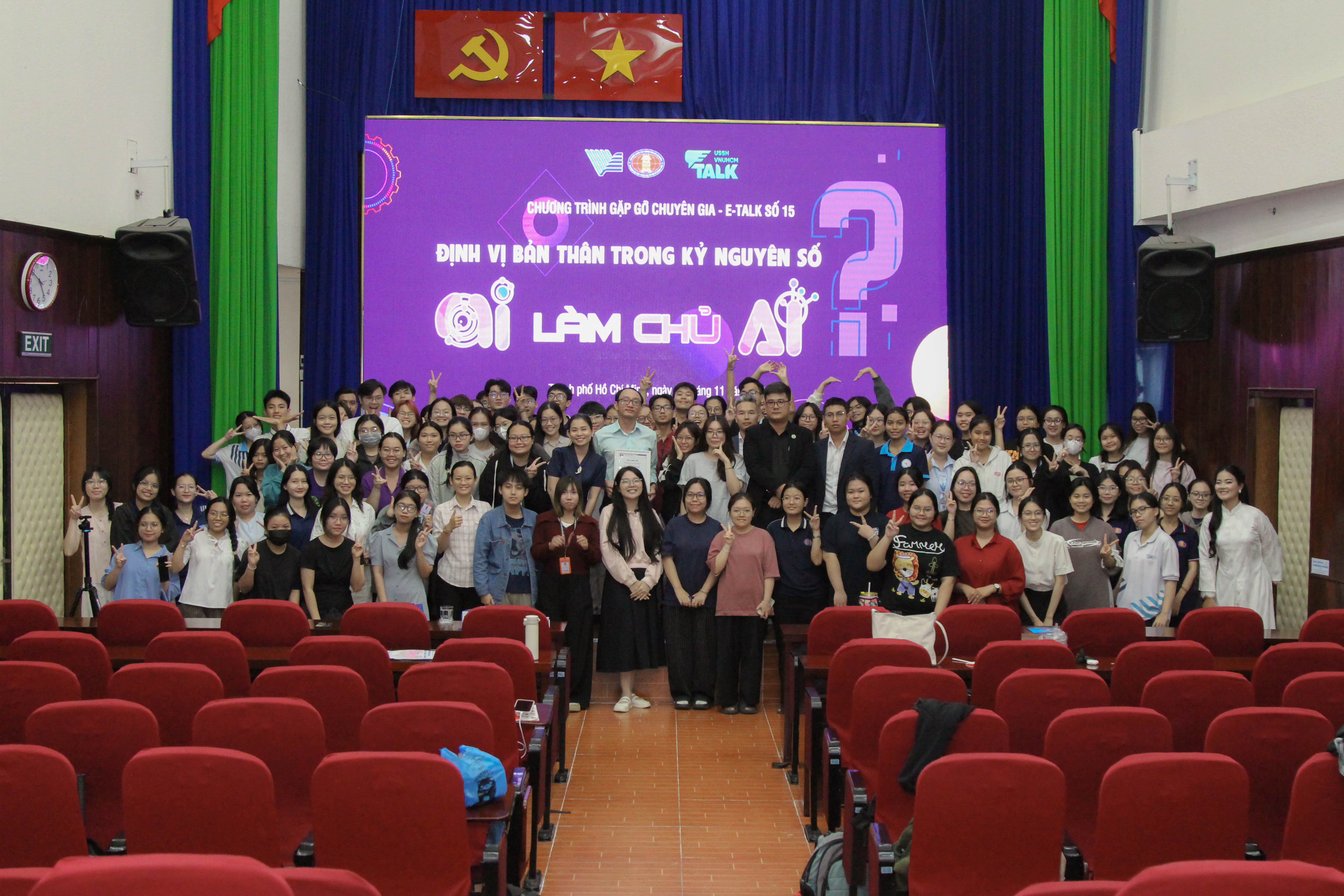 Định vị bản thân trong kỷ nguyên số: AI làm chủ AI?