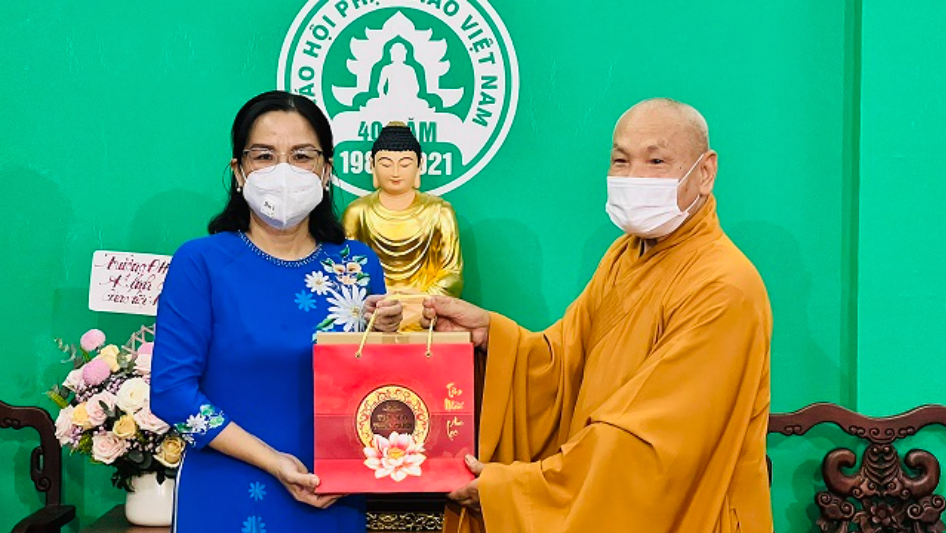 Lãnh đạo trường ĐHKHXH&NV thăm, chúc mừng Giáo hội Phật giáo Việt Nam