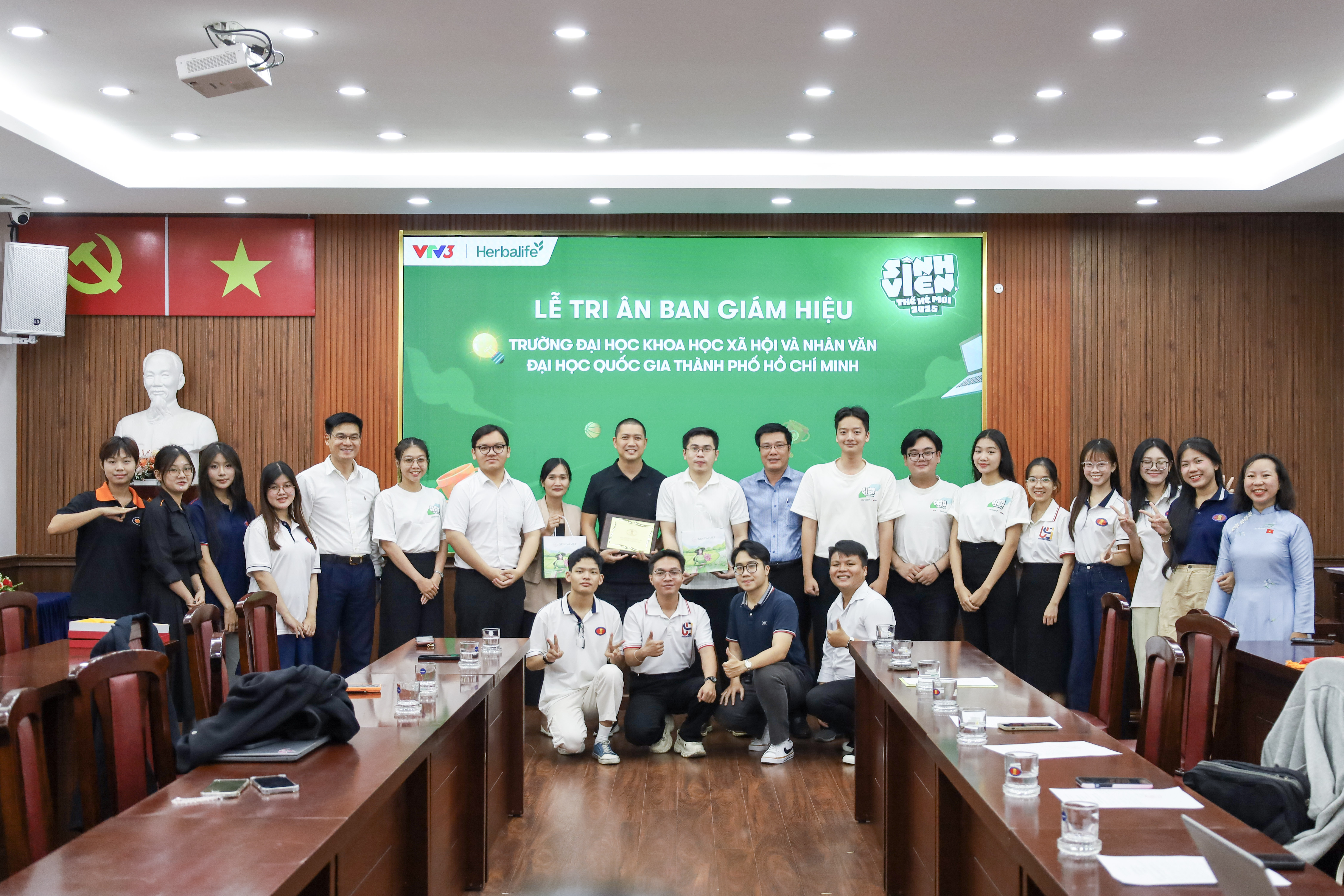 Nhà trường gặp gỡ Ban Tổ chức chương trình Sinh viên thế hệ mới (Đài Truyền hình Việt Nam)