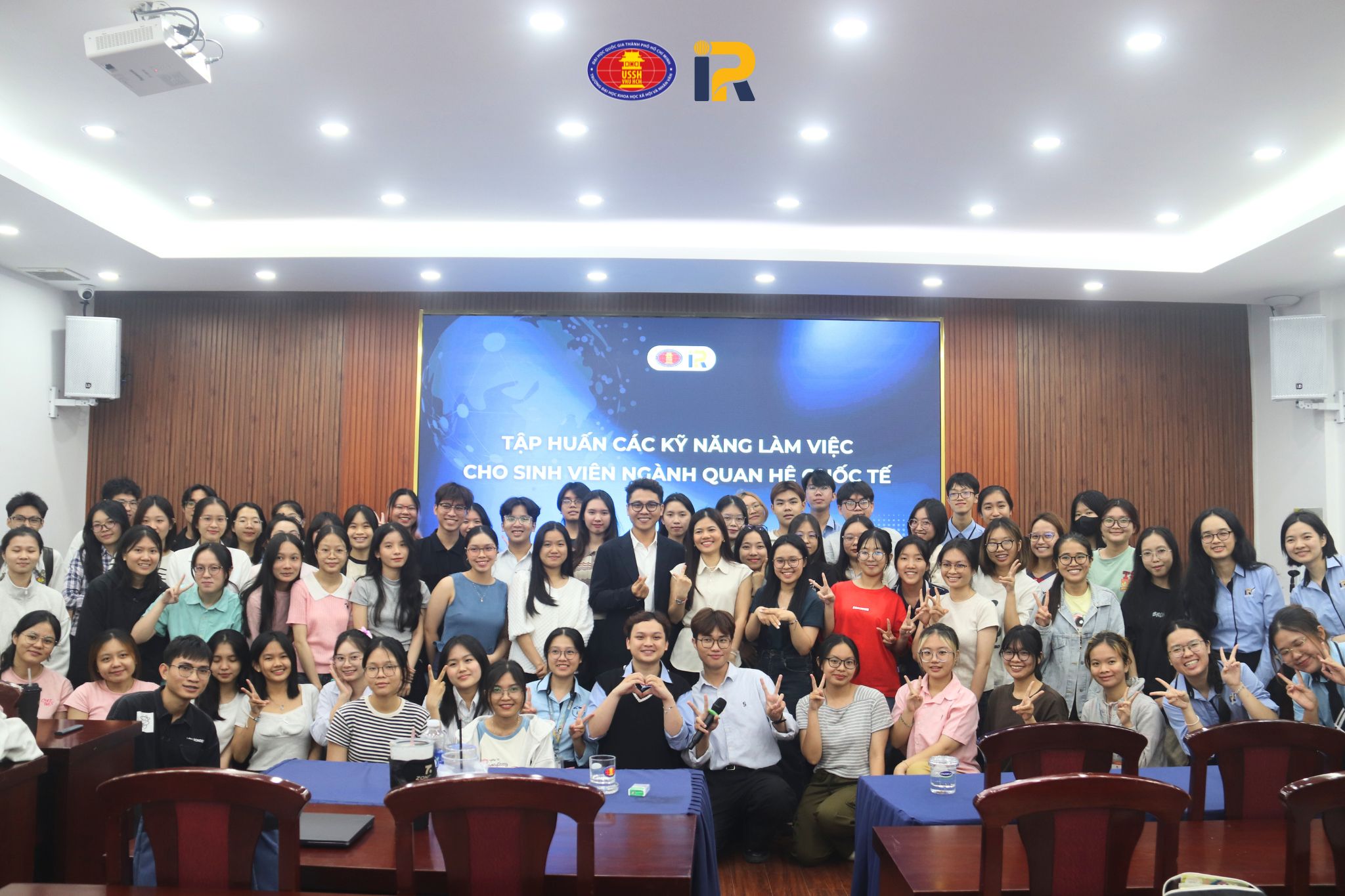 TẬP HUẤN CÁC KỸ NĂNG LÀM VIỆC CHO SINH VIÊN NGÀNH QUAN HỆ QUỐC TẾ: LÝ THUYẾT VÀ THỰC TIỄN