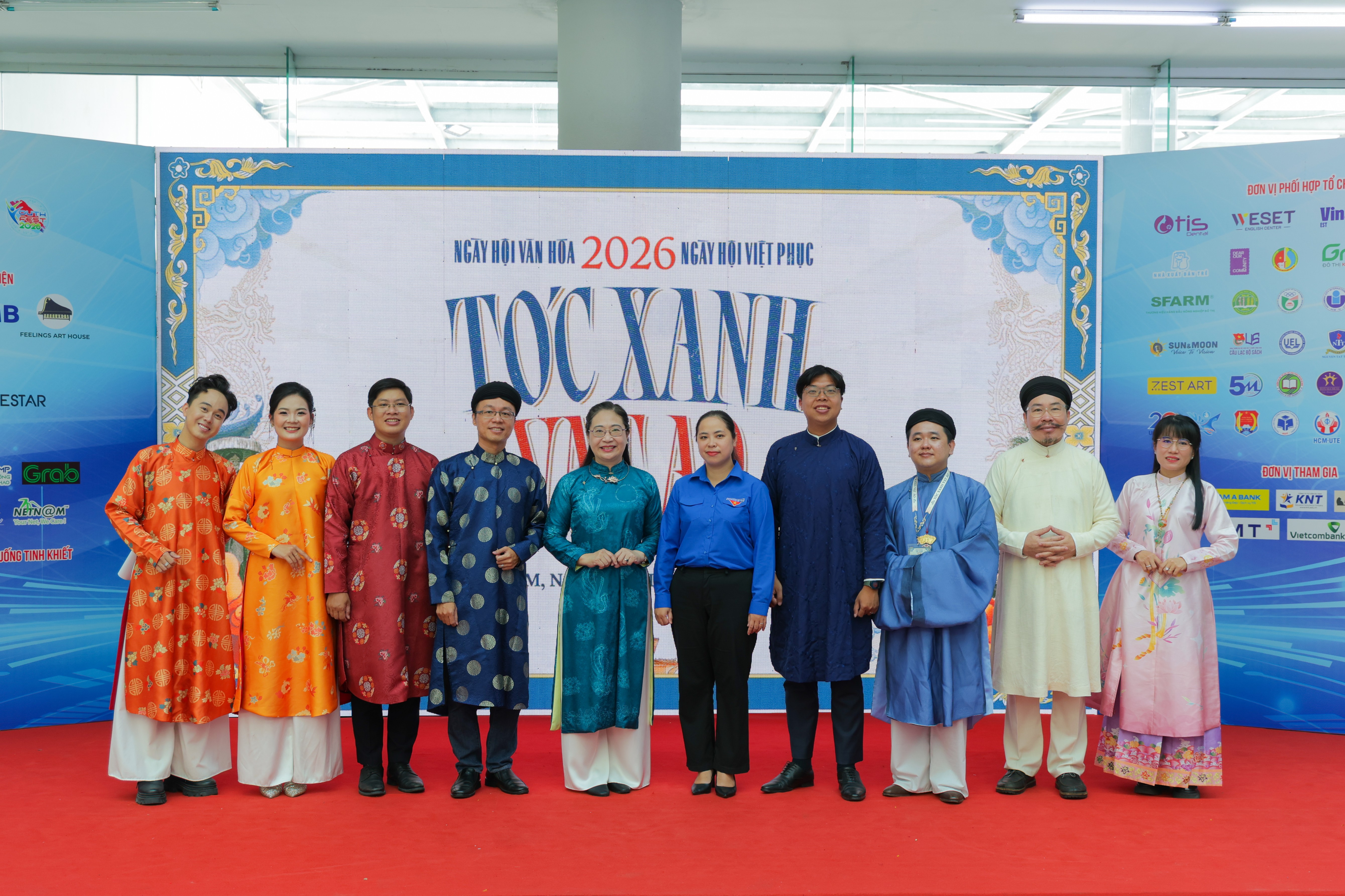 “Toc Xanh Vat Ao” Traditional Costume Festival: Youth Spreading Love for National Culture