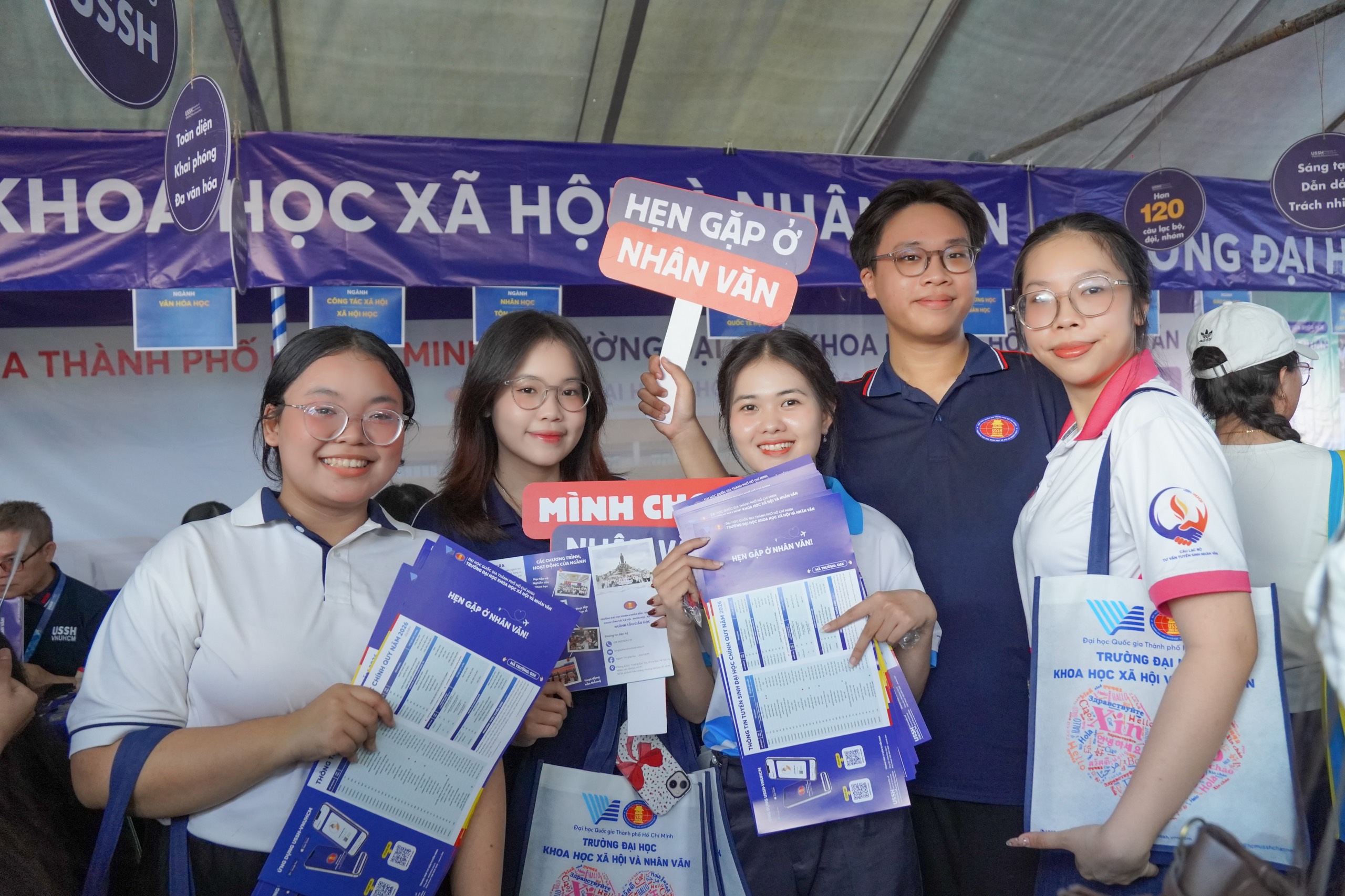 USSH-VNUHCM Draws Strong Interest at 2026 Admission and Career Fair