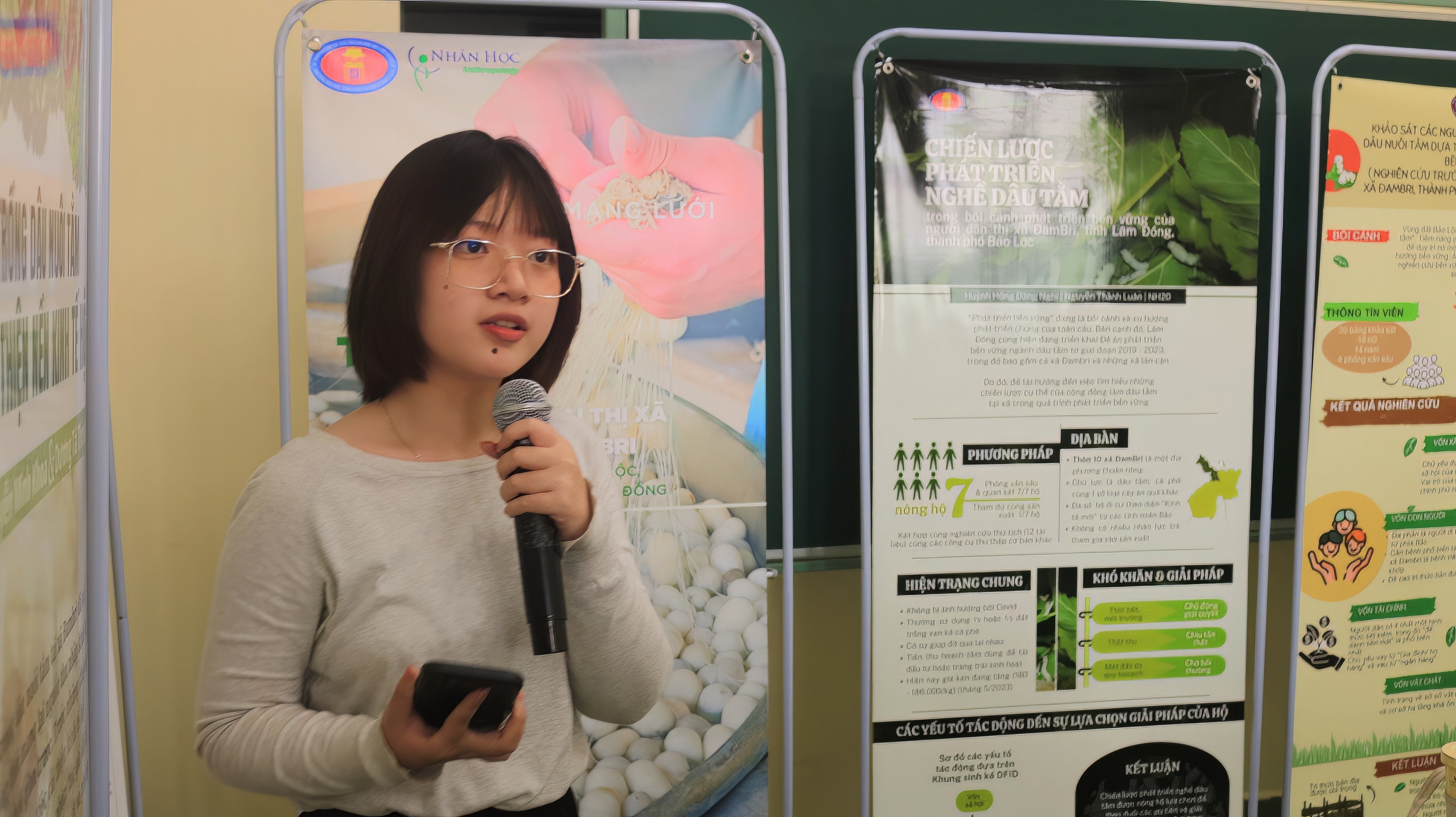 Tọa đàm khoa học sinh viên "Sinh kế nông hộ trồng dâu nuôi tằm trong định hướng phát triển bền vững"