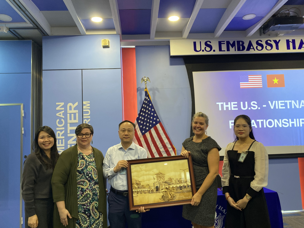 Chương trình thực tế trong nước | Lời cảm ơn đến American Center