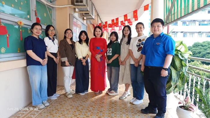 Ban Chủ nhiệm Khoa Đông phương học – Nhật Bản học gặp gỡ các tân học viên ngành Châu Á học