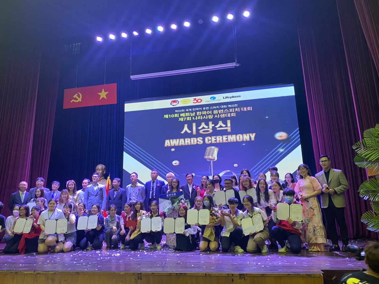 Giải Nhì Cuộc thi Hùng biện tiếng Hàn K-Speech năm 2022 gọi tên sinh viên Khoa Hàn Quốc học