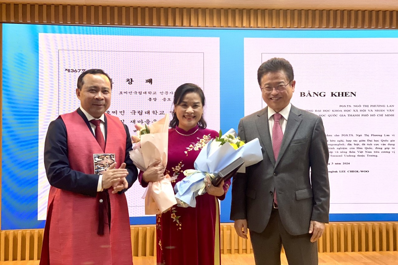 PGS.TS Ngô Thị Phương Lan nhận bằng khen Vì sự nghiệp Phát triển Nông nghiệp và nông thôn Việt Nam dựa trên tinh thần Saemaul của Thống đốc tỉnh Gyeongsangbuk, Hàn Quốc