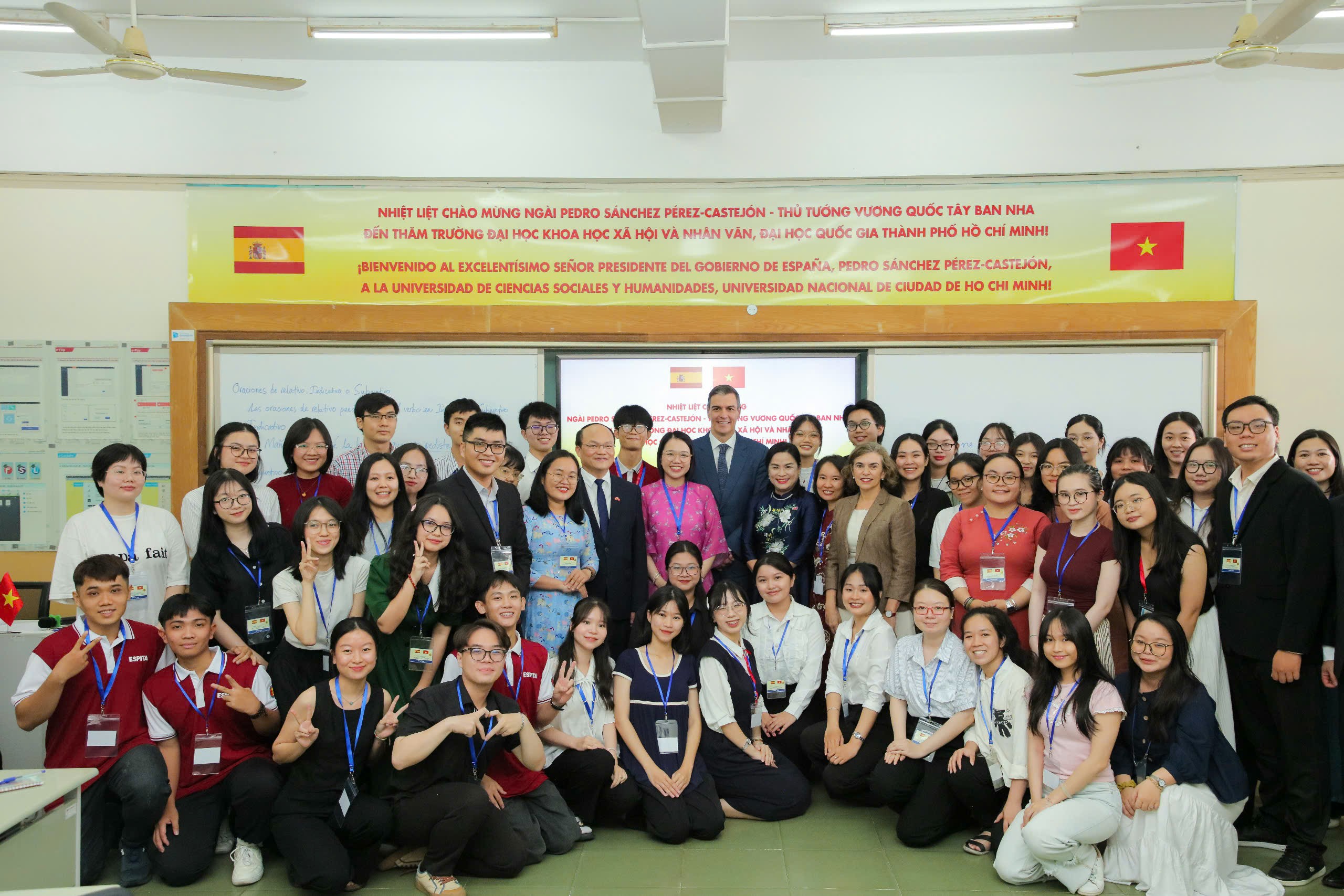 Thủ tướng Tây Ban Nha thăm Trường ĐH KHXH&NV và gặp gỡ sinh viên ngành Ngữ văn Tây Ban Nha, Khoa Ngữ văn Tây Ban Nha – Italia