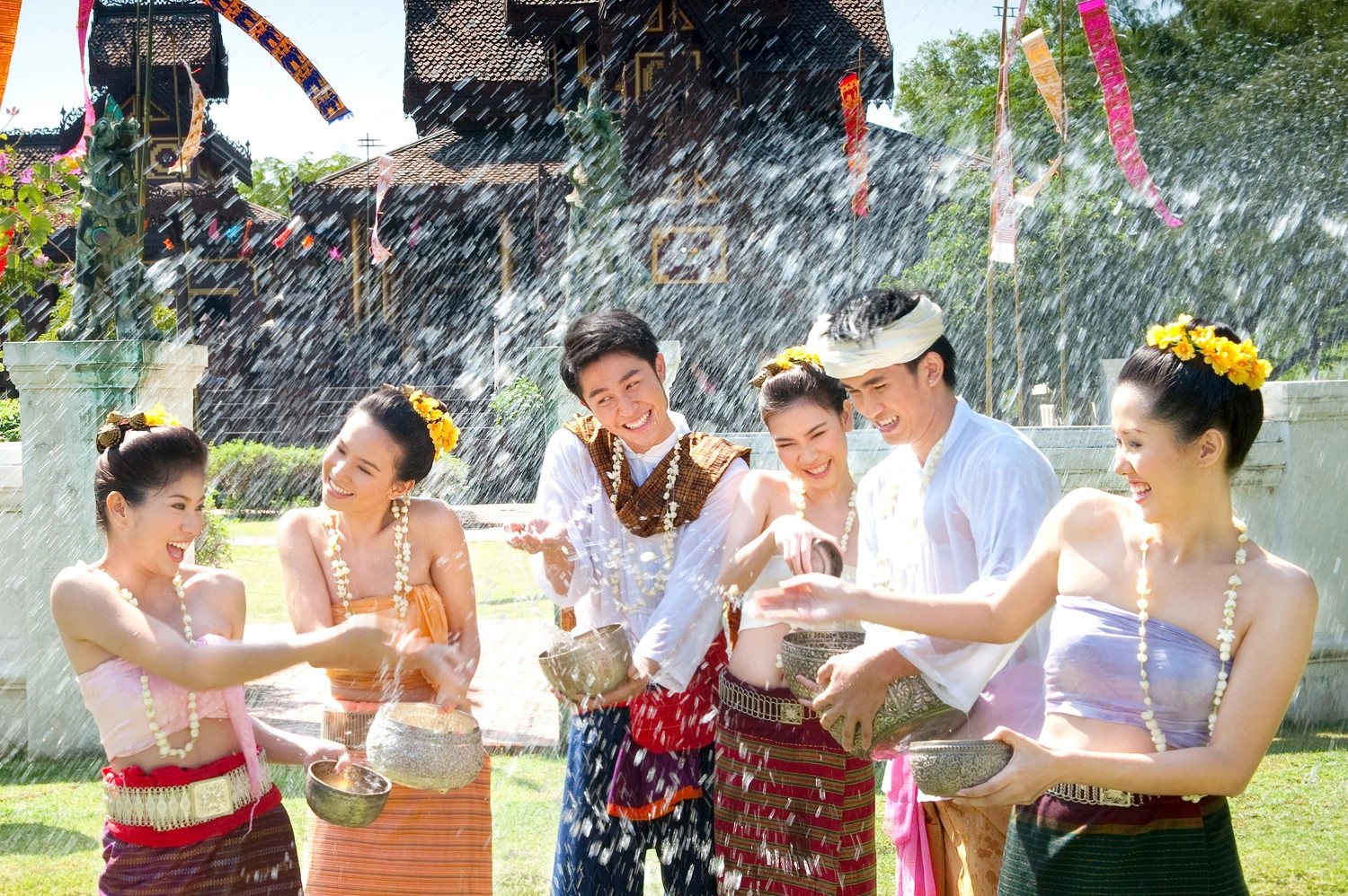 รื่นเริงเถลิงศกใหม่