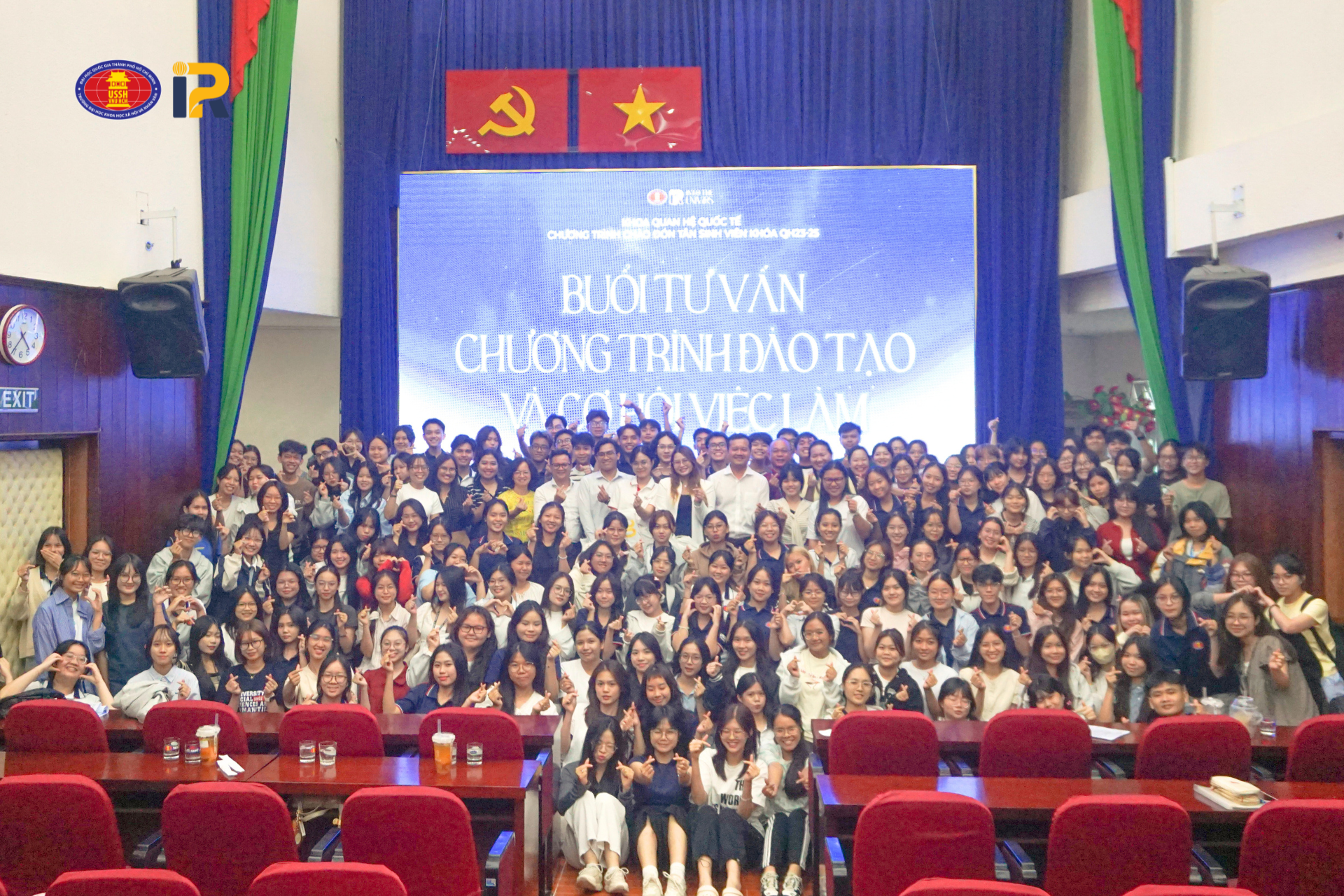 CÙNG NHÌN LẠI NHỮNG KHOẢNH KHẮC ĐÁNG NHỚ CỦA HAI BUỔI TƯ VẤN CHƯƠNG TRÌNH ĐÀO TẠO VÀ CƠ HỘI VIỆC LÀM KHOA QUAN HỆ QUỐC TẾ NĂM 2025