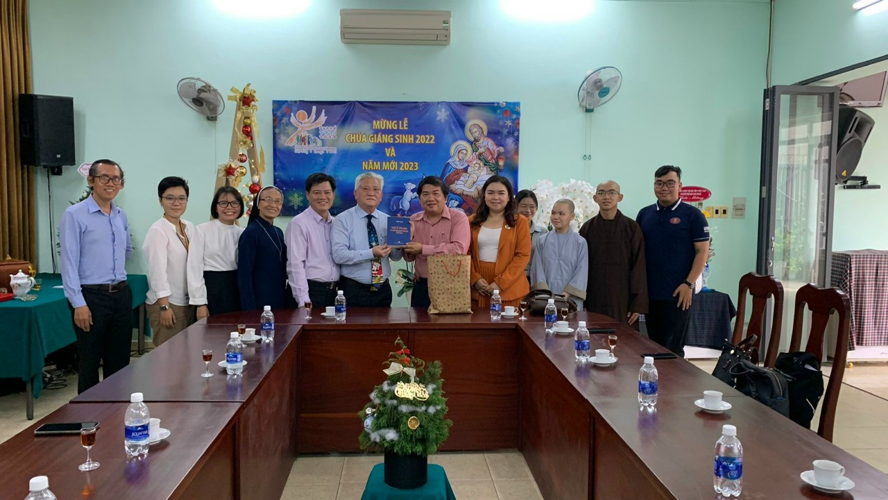 Trung tâm Nghiên cứu Tôn giáo - Đạo đức thăm viếng và chúc mừng Giáo hội Công giáo tại Thành phố Hồ Chí Minh nhân dịp Giáng sinh 2022