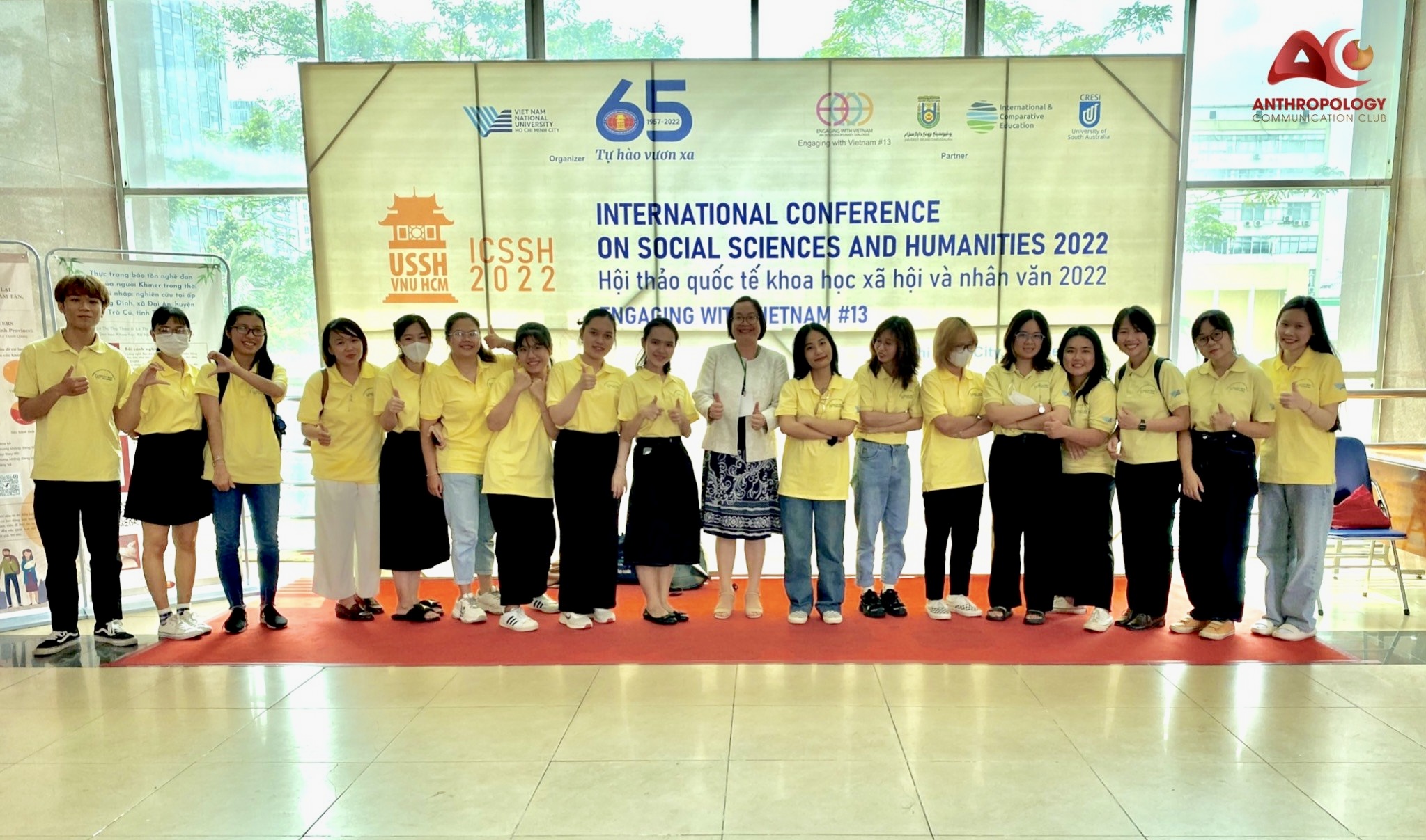 Sinh viên khoa Nhân học tham gia triển lãm poster nghiên cứu khoa học tại Hội thảo quốc tế khoa học xã hội và nhân văn 2022 (International Conference on Social Sciences and Humanities 2022, USSH-ICSSH 2022)