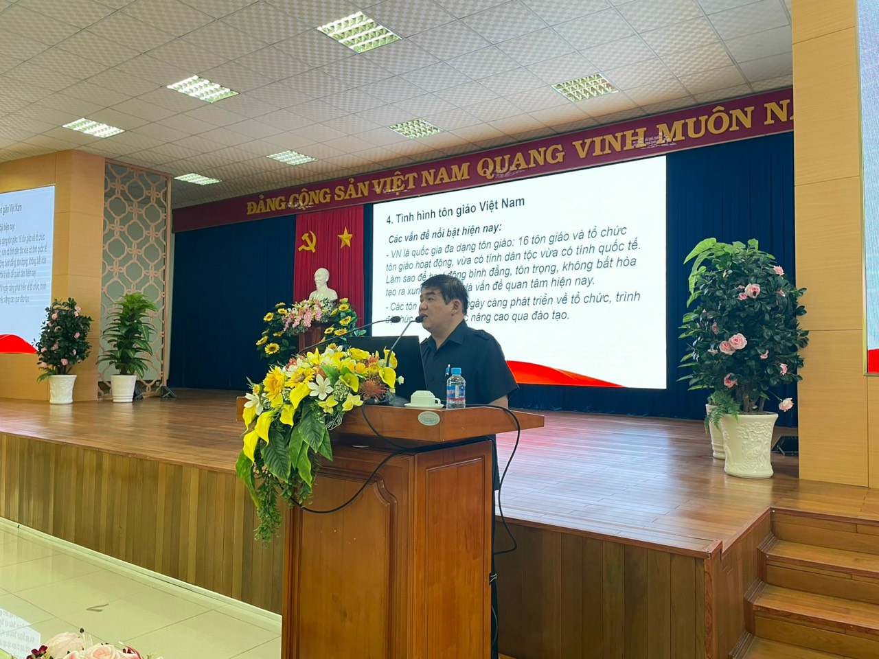 Tập huấn kiến thức về Công tác Tôn giáo tại Ban Dân vận - Trung tâm Chính trị, Thành ủy Dĩ An, Bình Dương