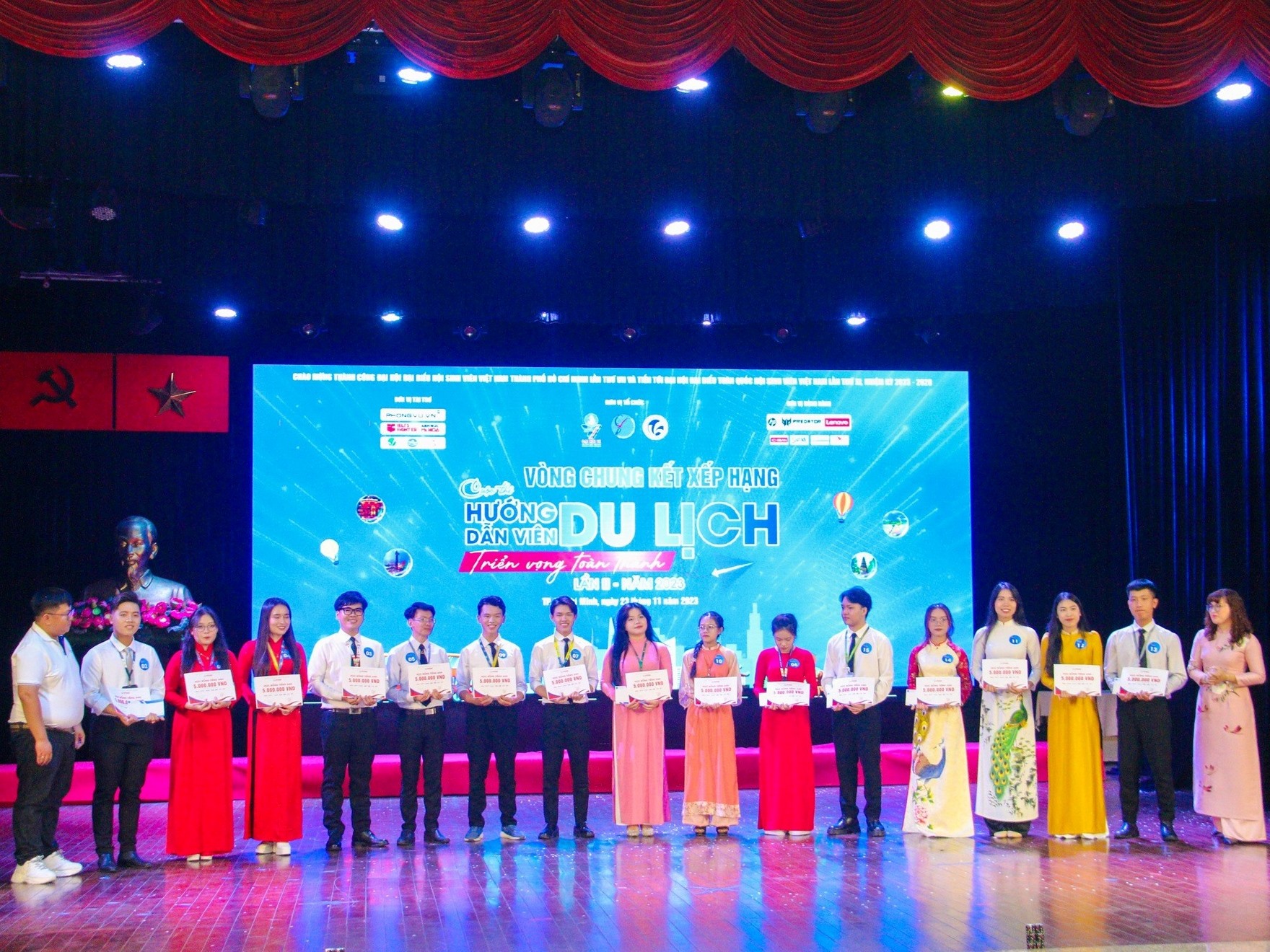 Sinh viên Khoa Du lịch đạt thành tích cao trong cuộc thi Hướng dẫn viên du lịch triển vọng toàn thành, lần II năm 2023