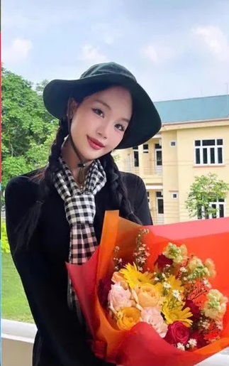 Gặp 2 nữ sinh TP. HCM tập luyện chuẩn bị cho Lễ diễu binh và diễu hành kỷ niệm 80 năm ngày Quốc khánh